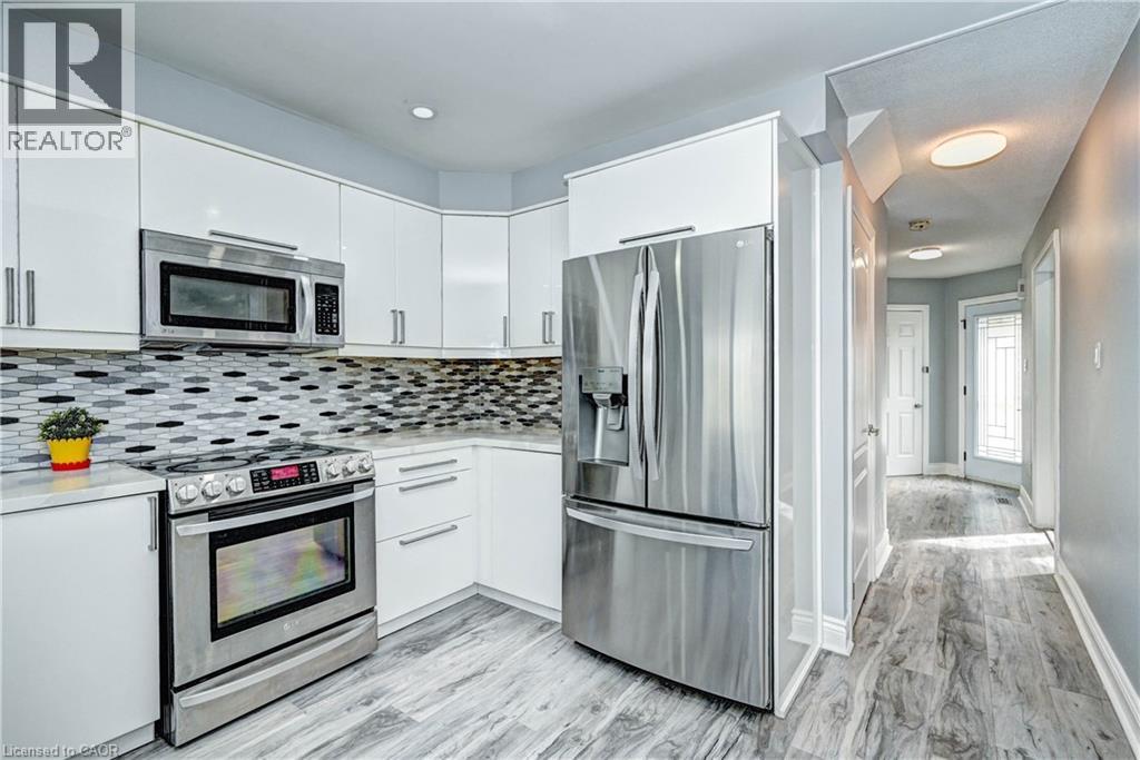 549 Burnett Avenue, Cambridge, ON - Indoor Photo Showing Kitchen With Upgraded Kitchen