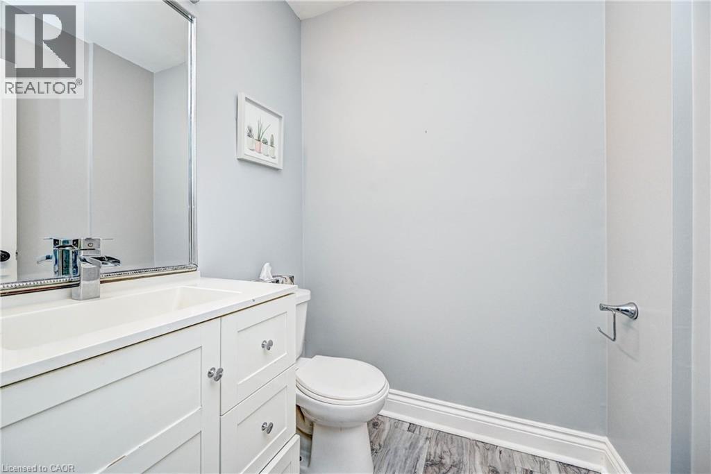 549 Burnett Avenue, Cambridge, ON - Indoor Photo Showing Bathroom