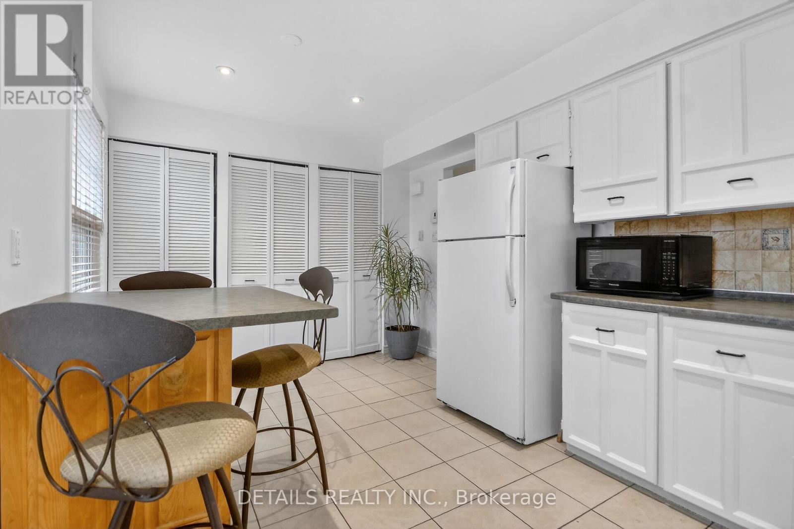 40 Appleby Private, Ottawa, ON - Indoor Photo Showing Kitchen