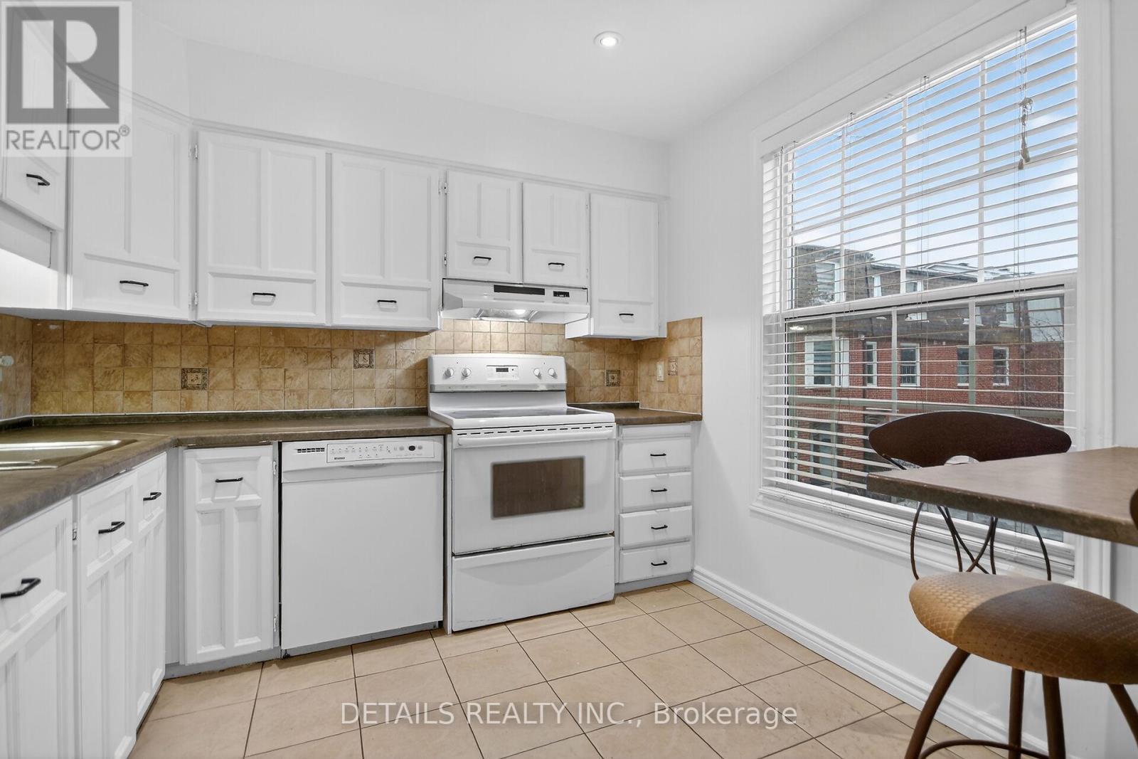 40 Appleby Private, Ottawa, ON - Indoor Photo Showing Kitchen