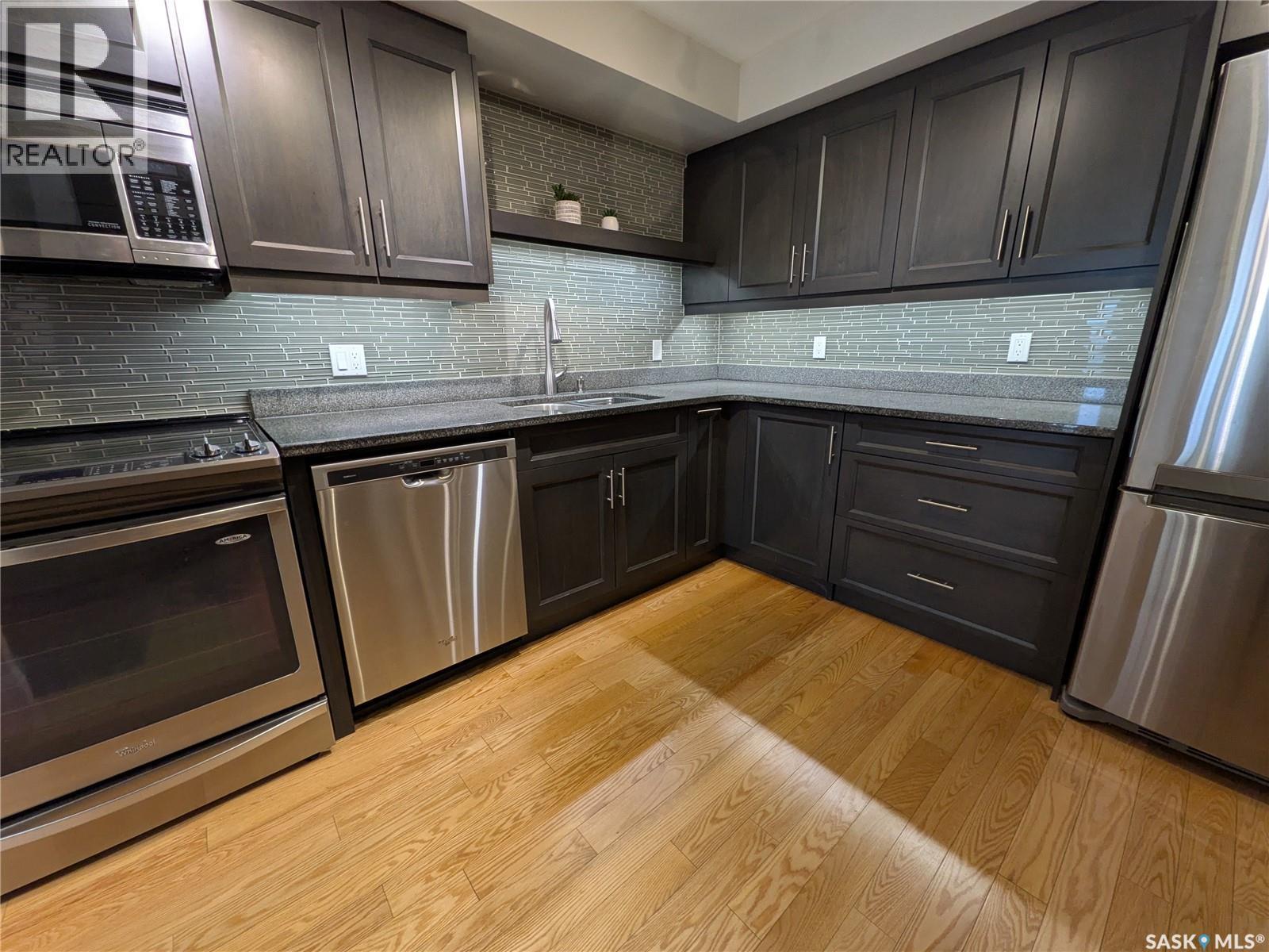 204 921 Main Street E, Saskatoon, SK - Indoor Photo Showing Kitchen