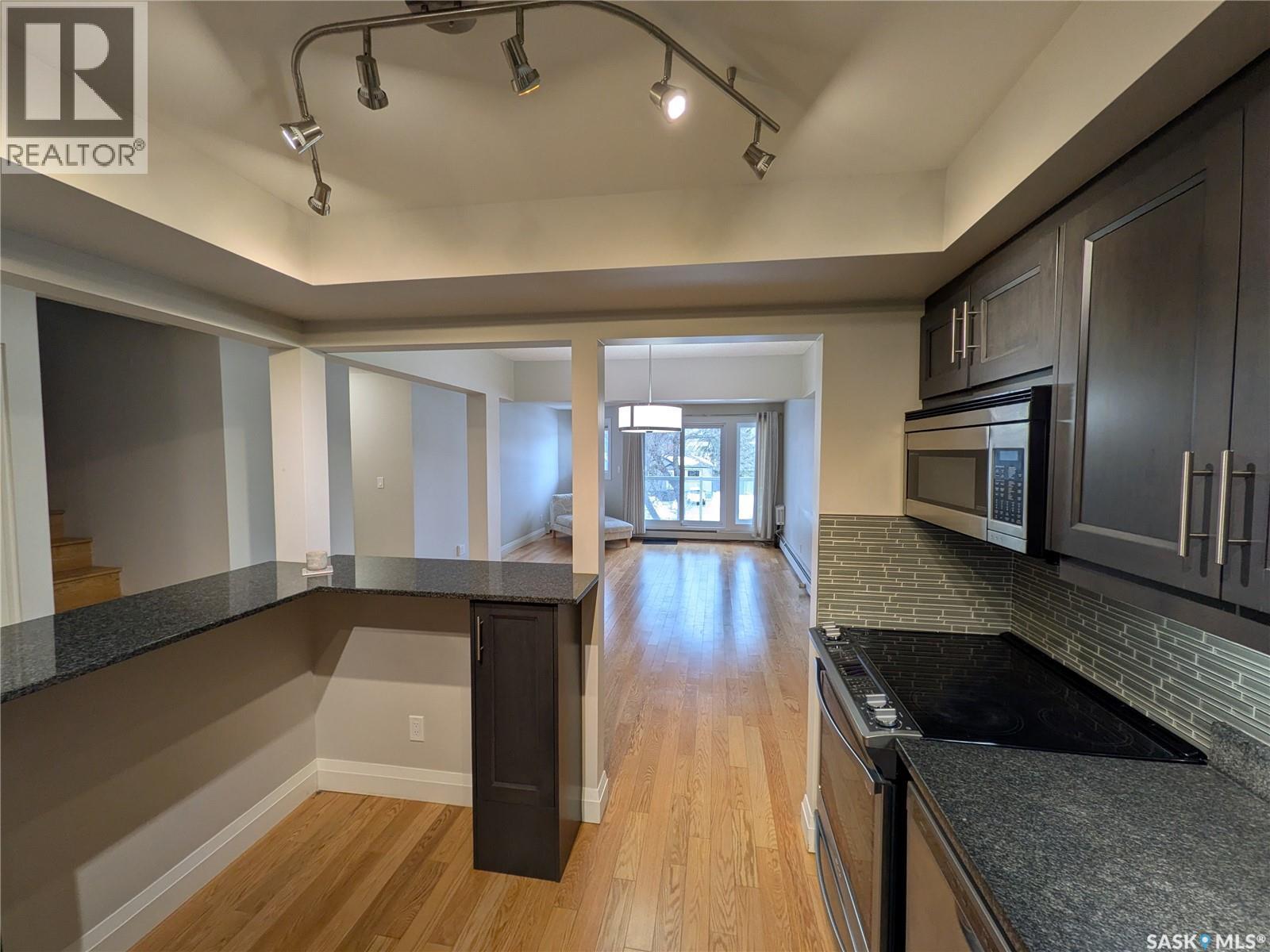 204 921 Main Street E, Saskatoon, SK - Indoor Photo Showing Kitchen
