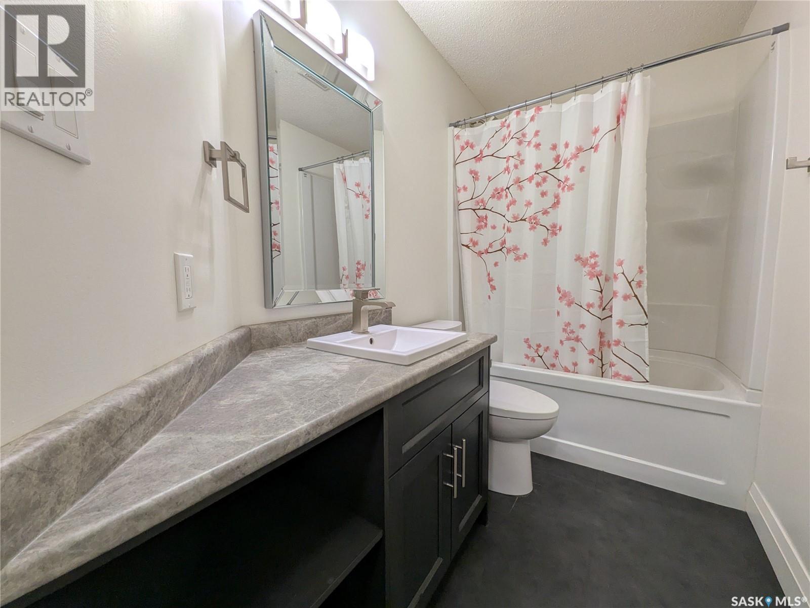 204 921 Main Street E, Saskatoon, SK - Indoor Photo Showing Bathroom