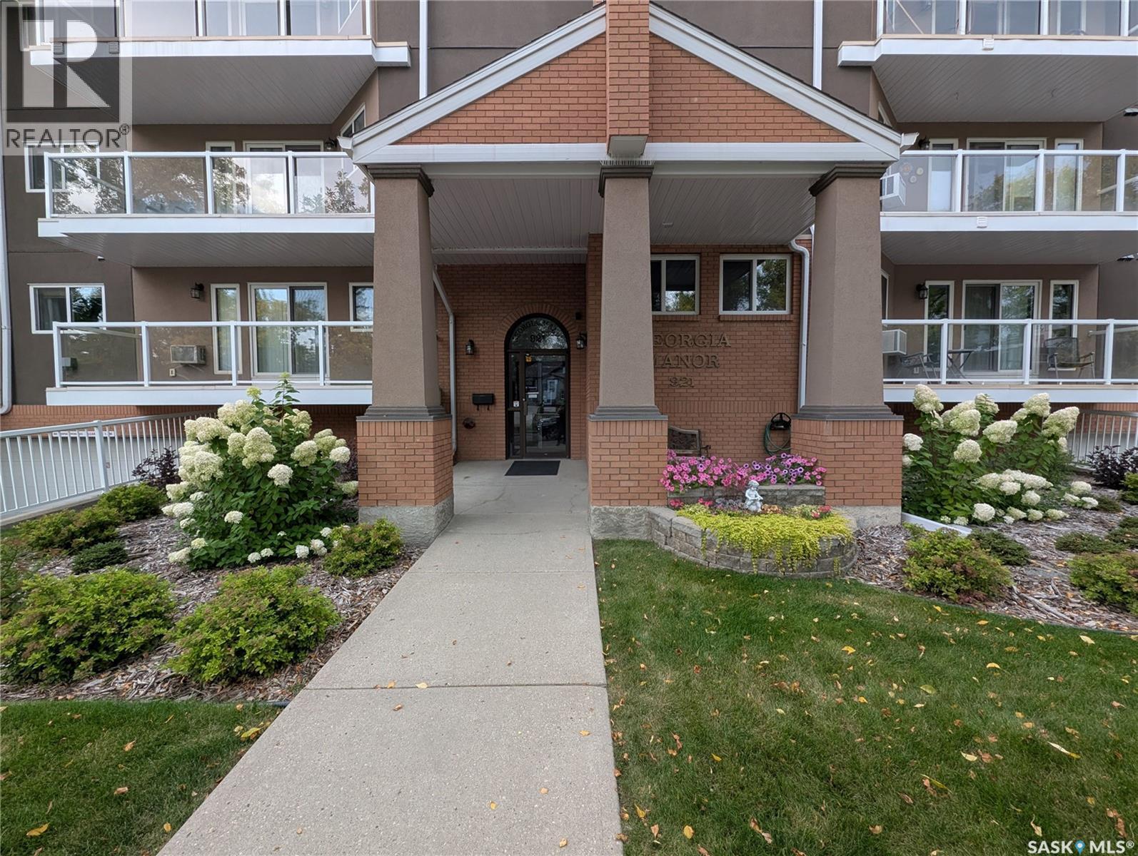 204 921 Main Street E, Saskatoon, SK - Outdoor With Facade