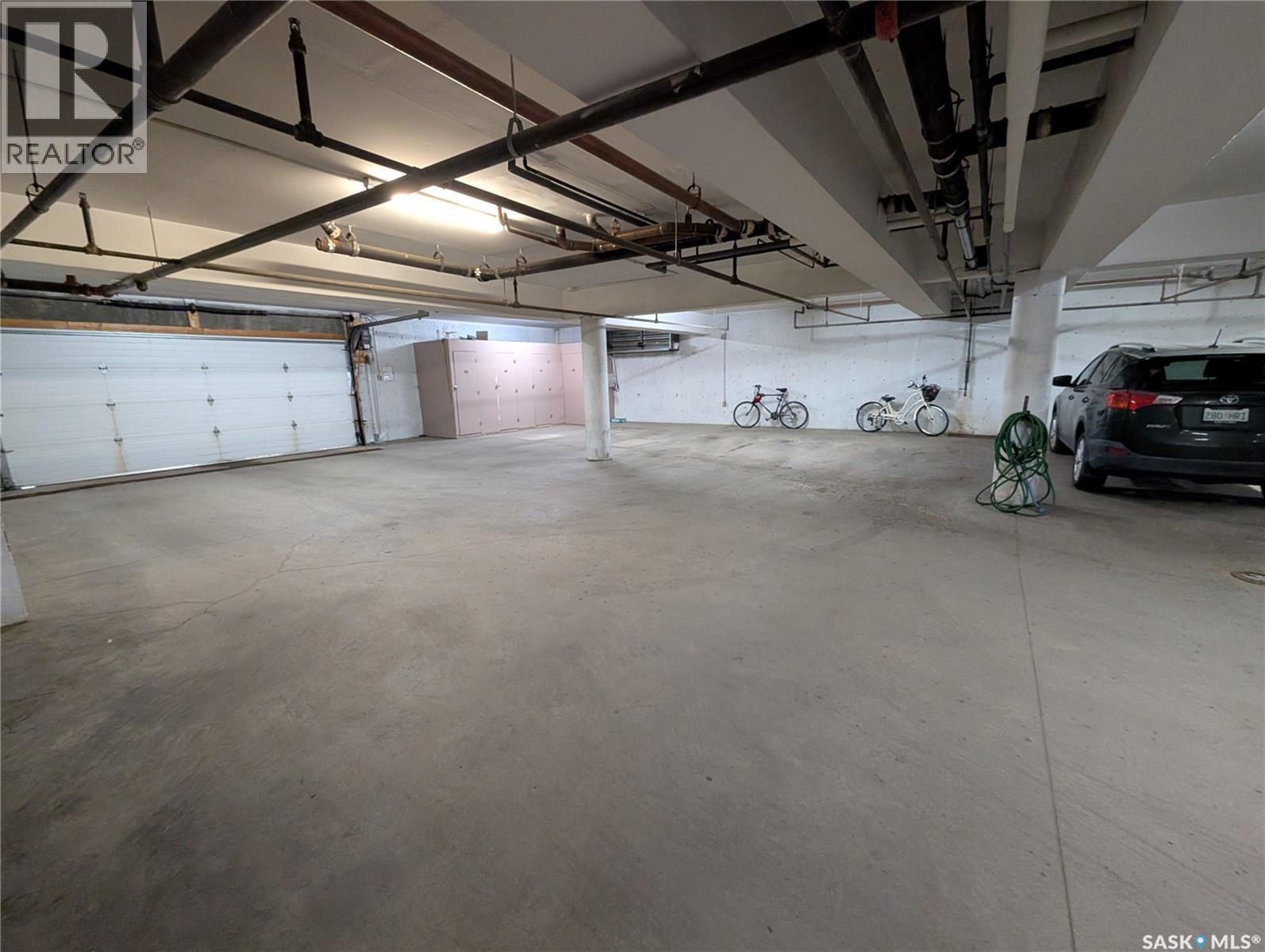 204 921 Main Street E, Saskatoon, SK - Indoor Photo Showing Garage