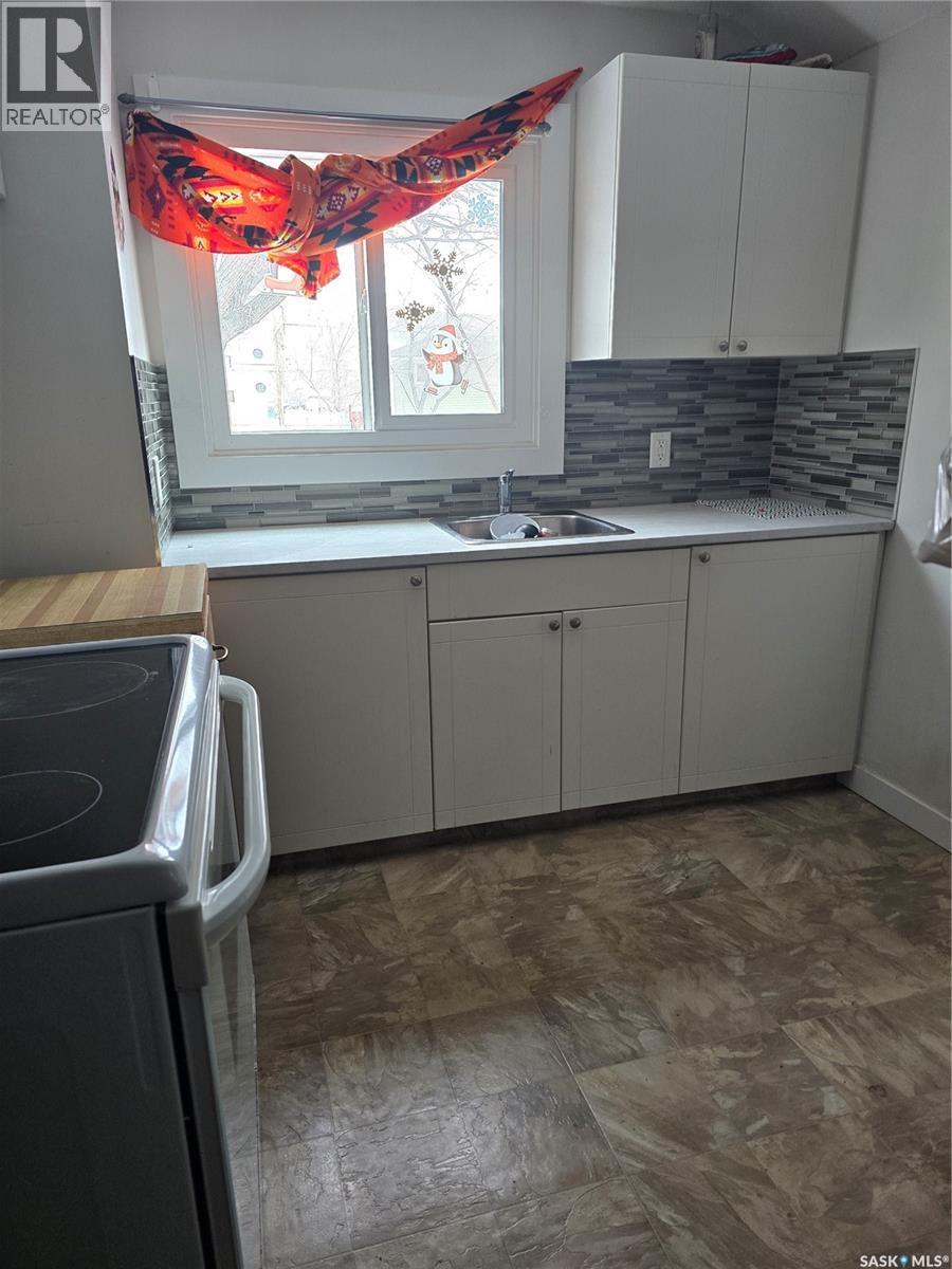 125 S Avenue S, Saskatoon, SK - Indoor Photo Showing Kitchen