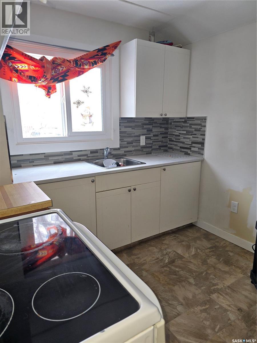 125 S Avenue S, Saskatoon, SK - Indoor Photo Showing Kitchen