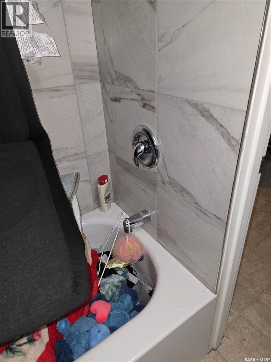 125 S Avenue S, Saskatoon, SK - Indoor