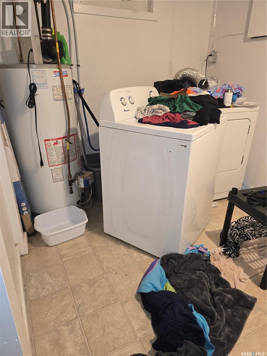 125 S Avenue S, Saskatoon, SK - Indoor Photo Showing Laundry Room