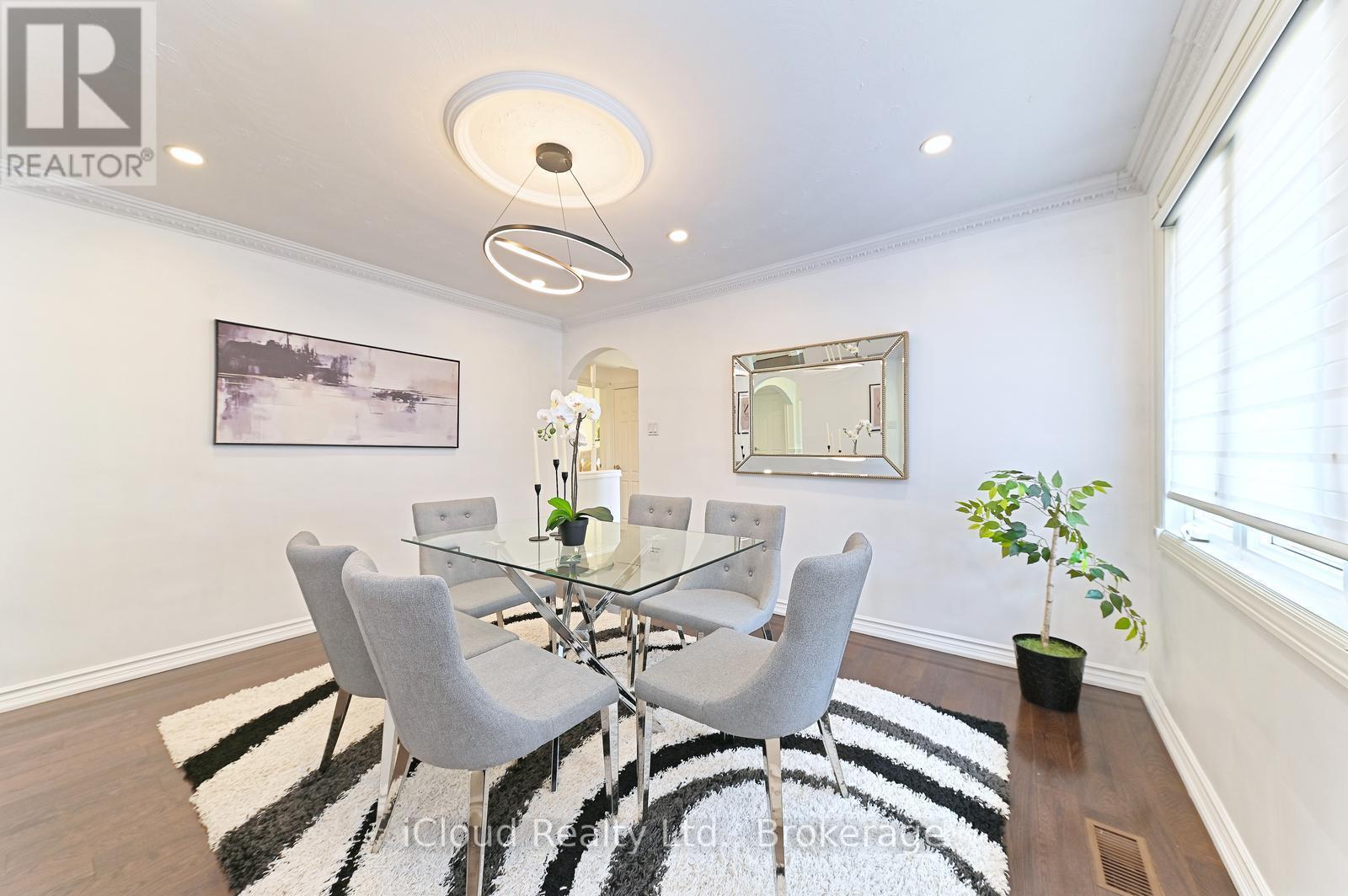 2101 Parkway Drive, Burlington, ON - Indoor Photo Showing Dining Room