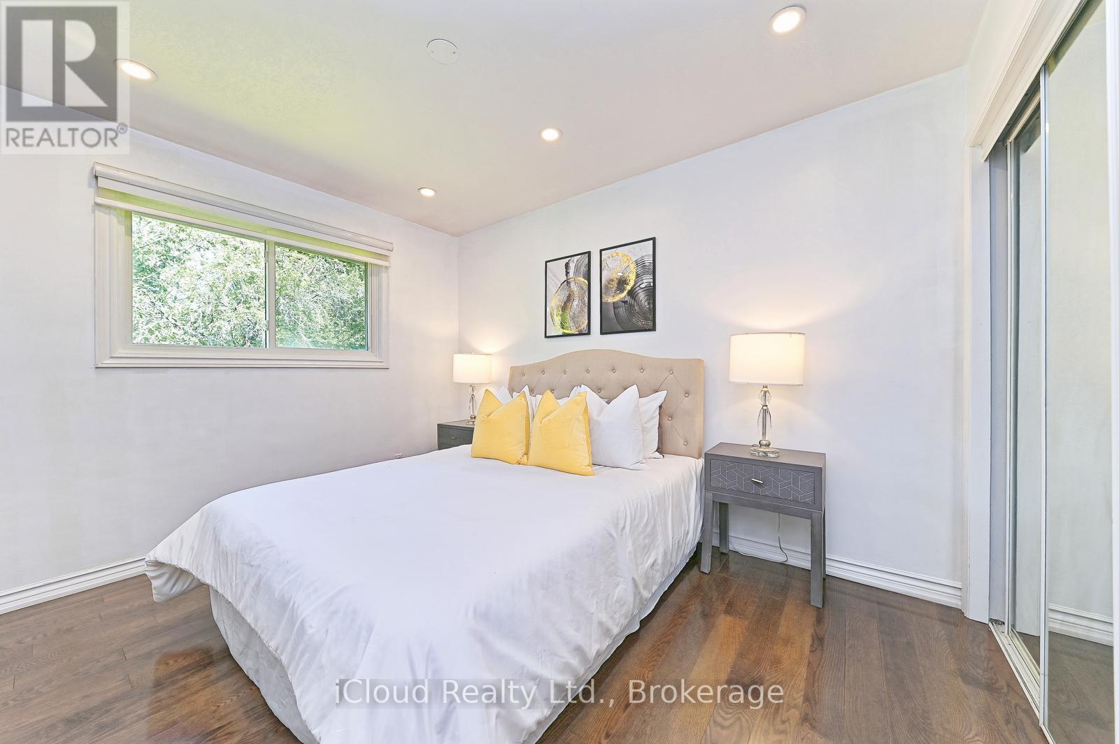 2101 Parkway Drive, Burlington, ON - Indoor Photo Showing Bedroom