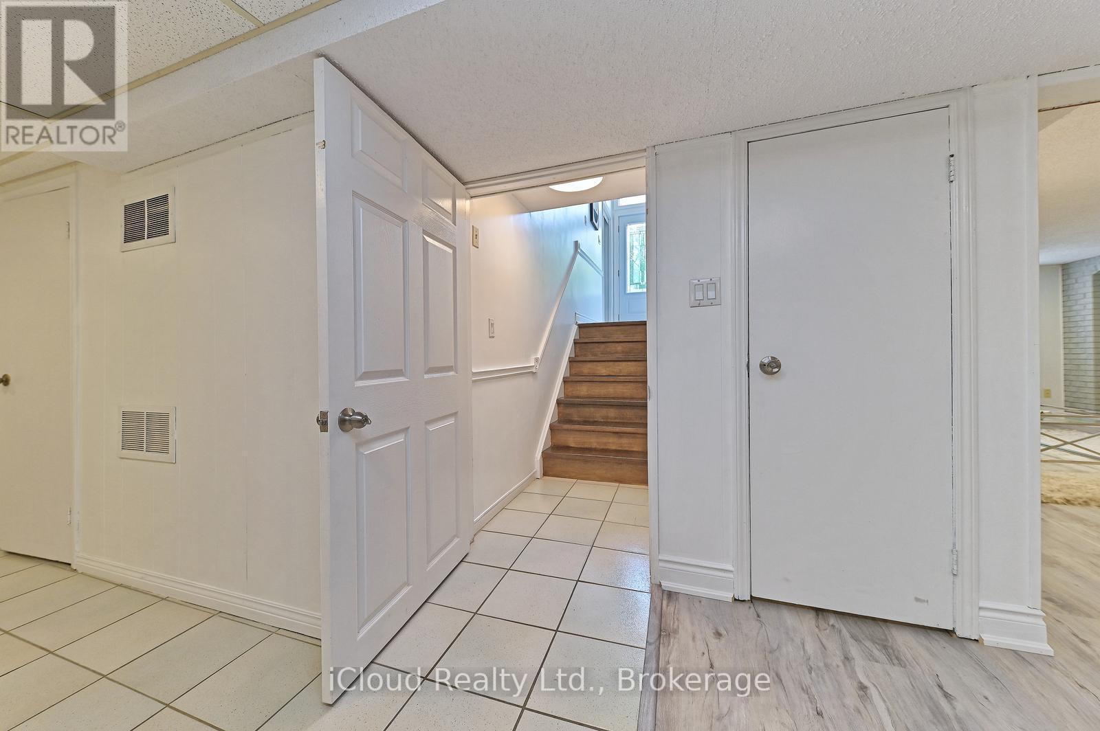 2101 Parkway Drive, Burlington, ON - Indoor Photo Showing Other Room