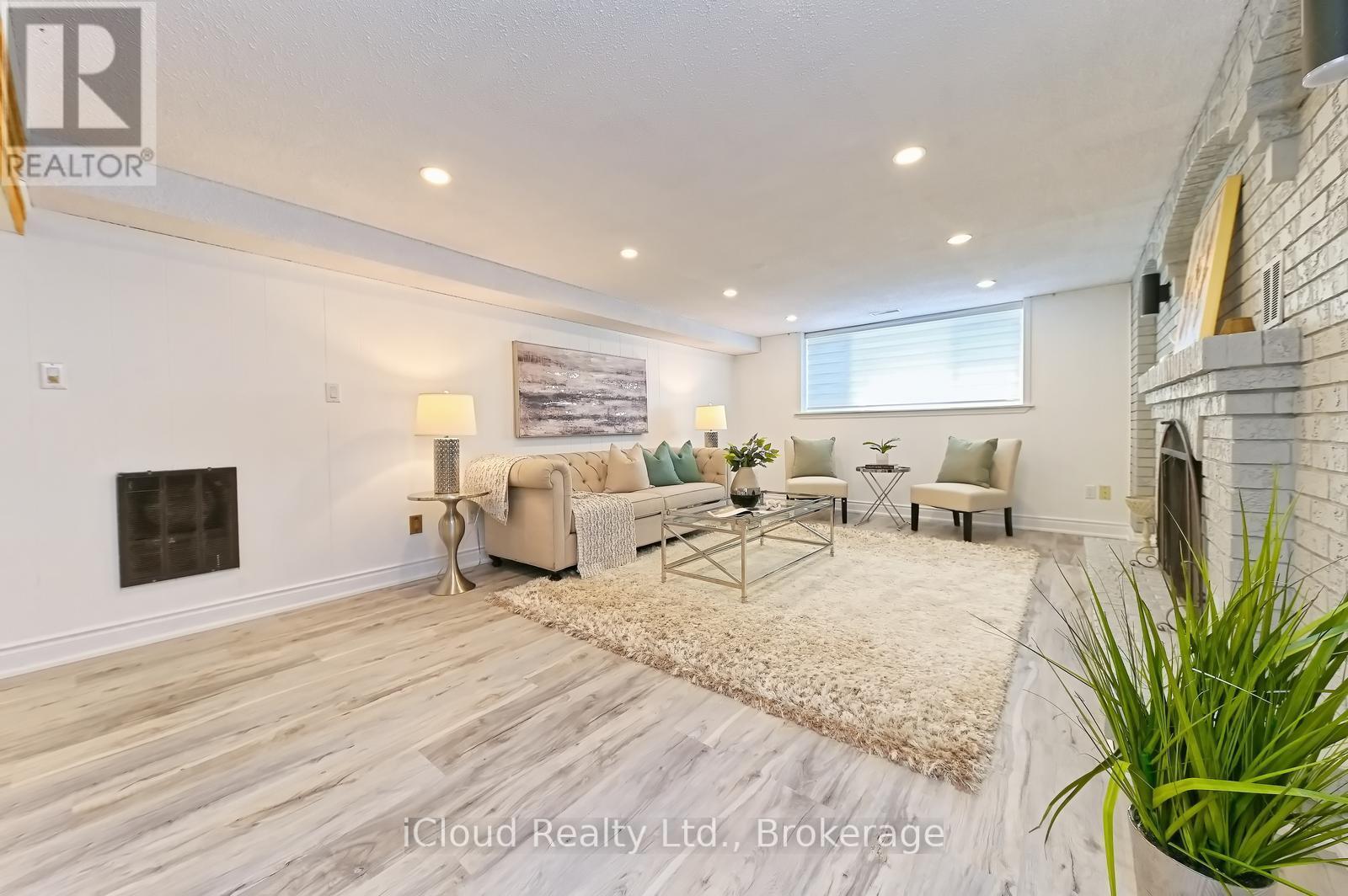 2101 Parkway Drive, Burlington, ON - Indoor