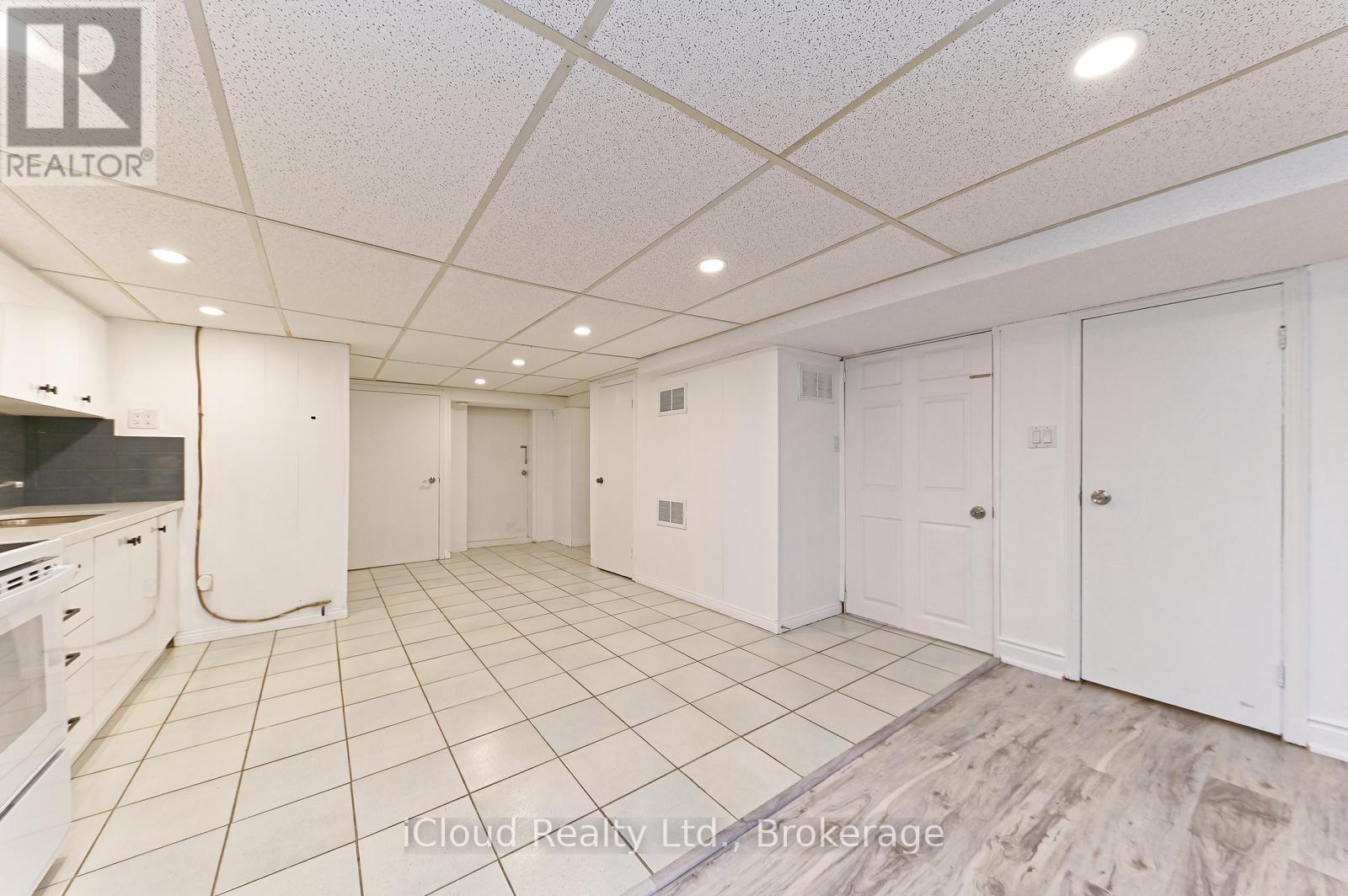 2101 Parkway Drive, Burlington, ON - Indoor