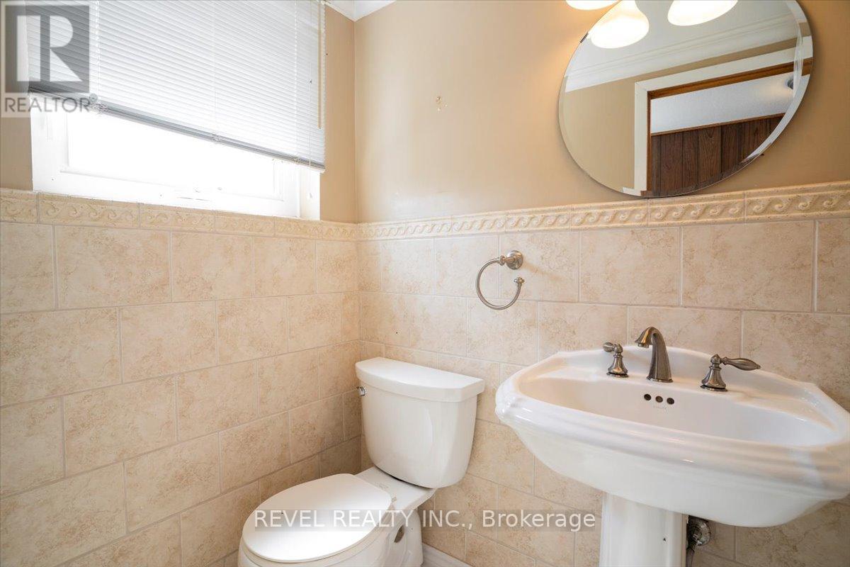 1296 Waterdown Road, Burlington, ON - Indoor Photo Showing Bathroom