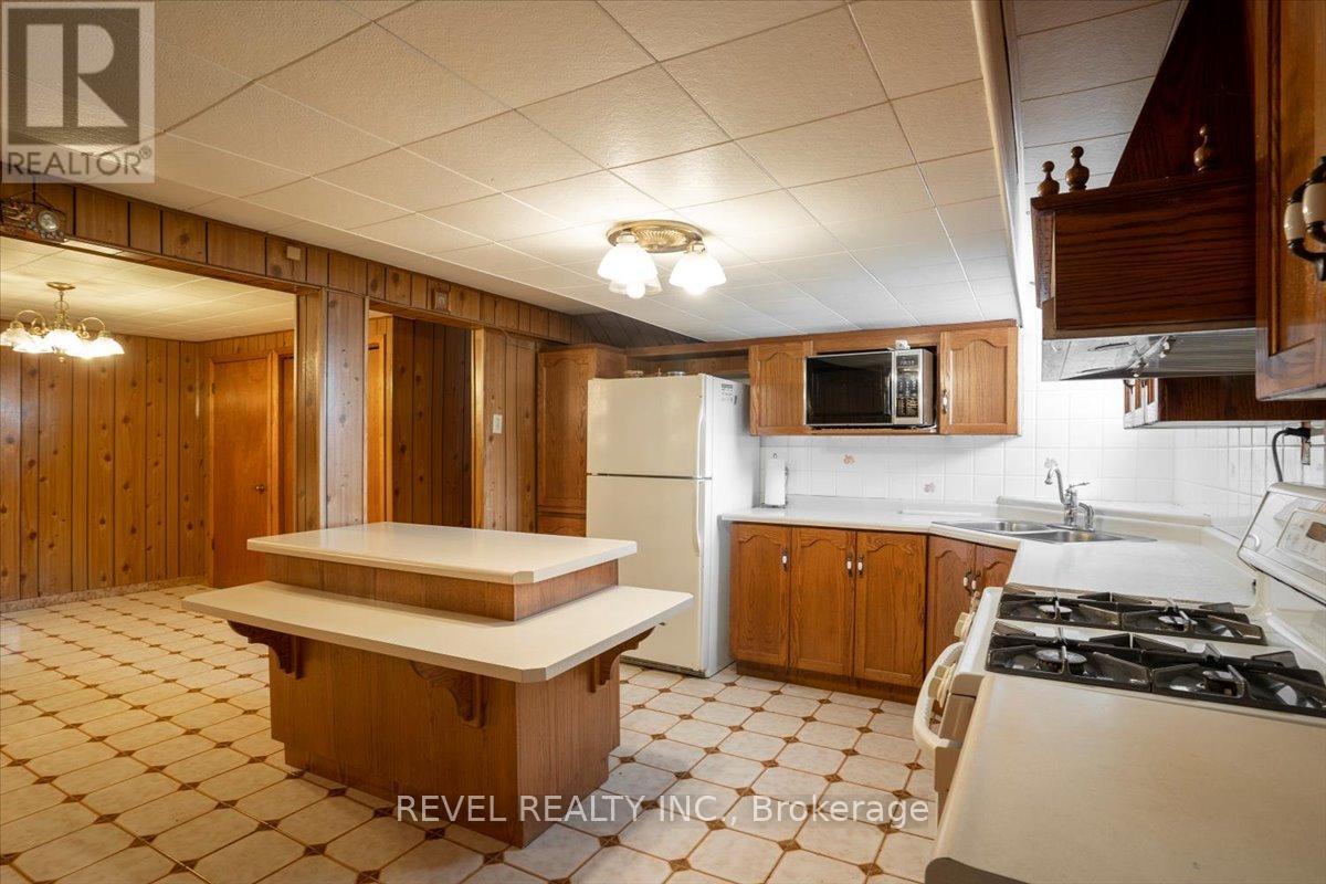 1296 Waterdown Road, Burlington, ON - Indoor Photo Showing Kitchen With Double Sink