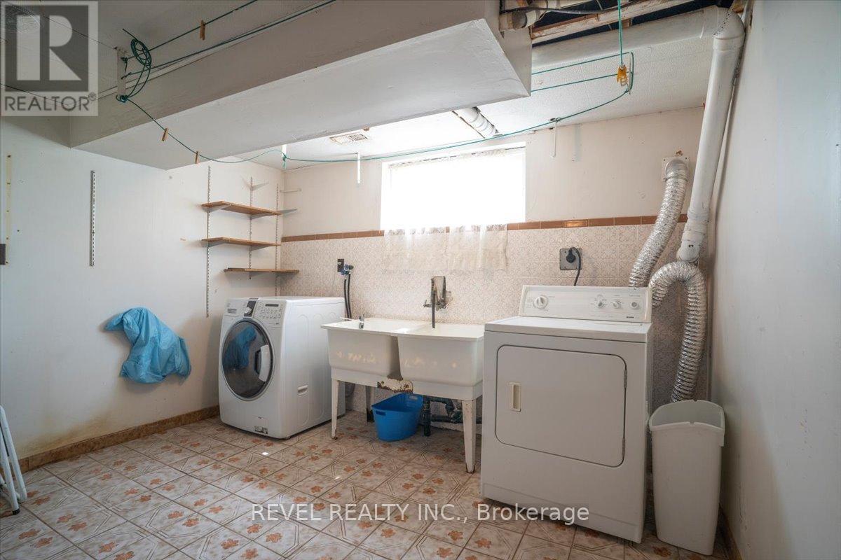 1296 Waterdown Road, Burlington, ON - Indoor Photo Showing Laundry Room
