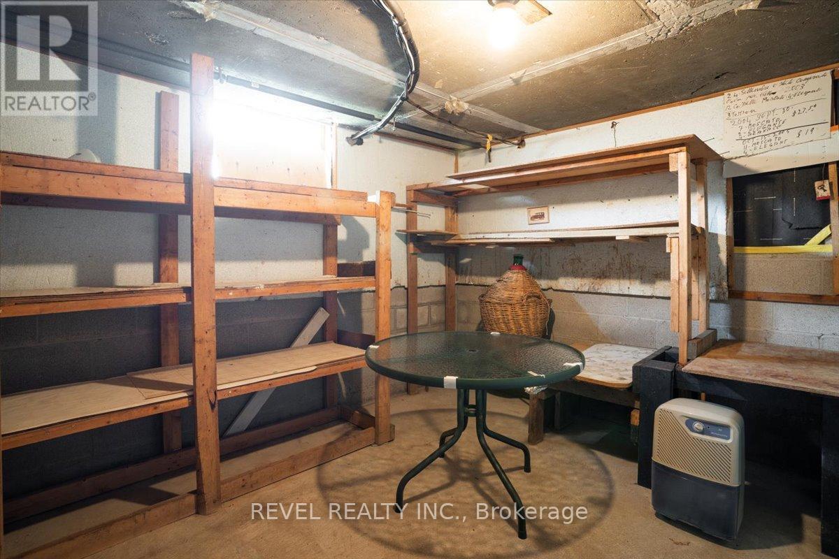 1296 Waterdown Road, Burlington, ON - Indoor