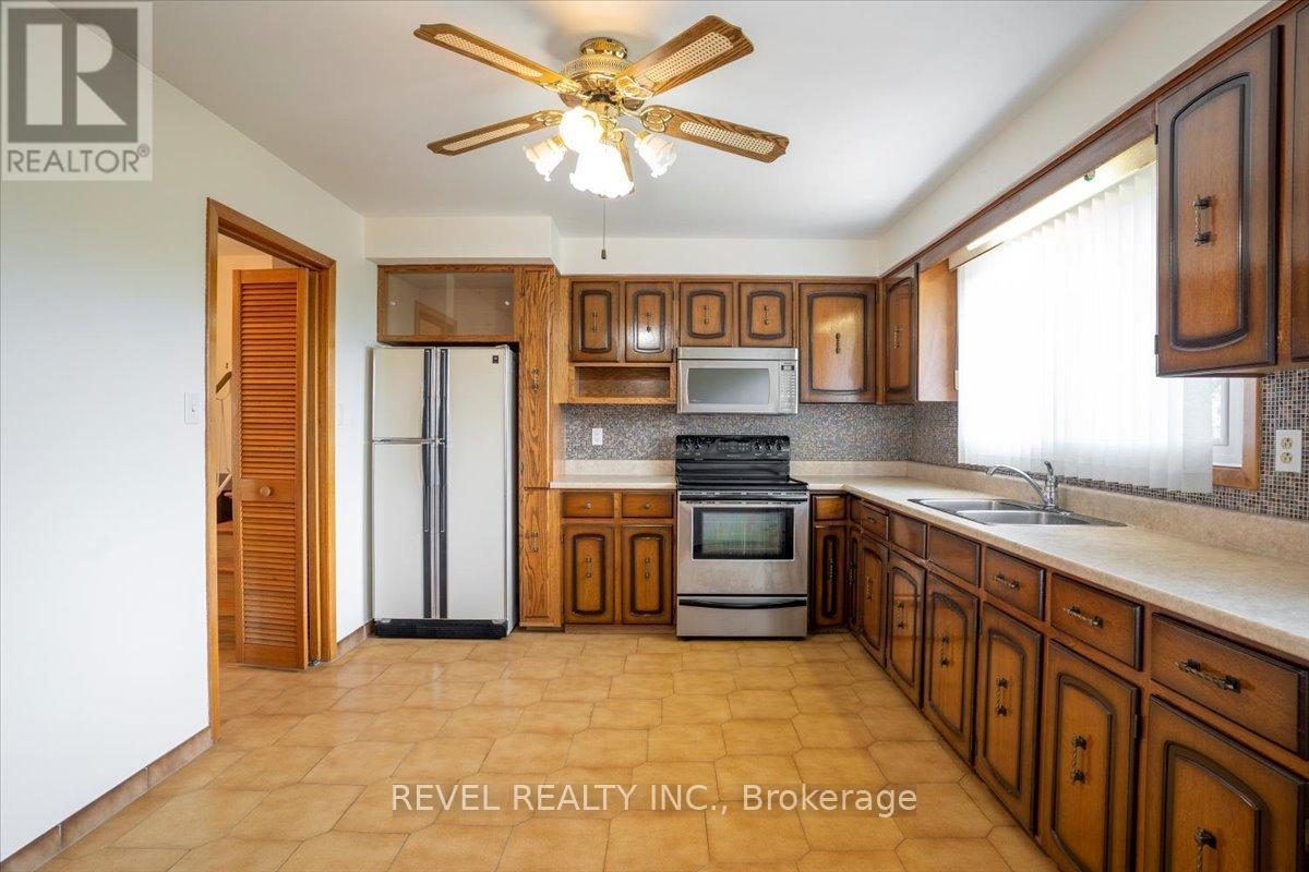 1296 Waterdown Road, Burlington, ON - Indoor Photo Showing Kitchen With Double Sink