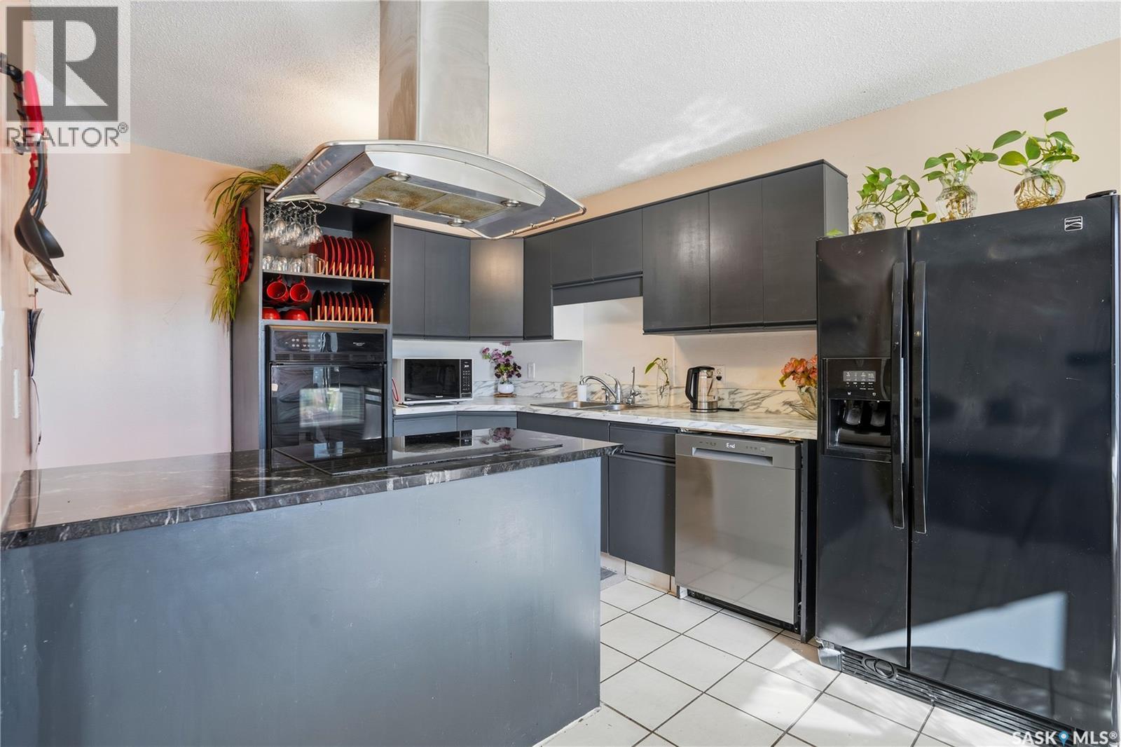 882 Samuels Crescent N, Regina, SK - Indoor Photo Showing Kitchen