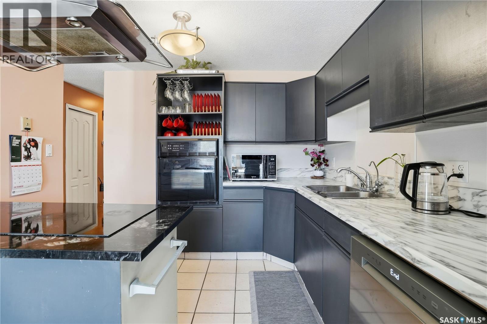 882 Samuels Crescent N, Regina, SK - Indoor Photo Showing Kitchen With Double Sink