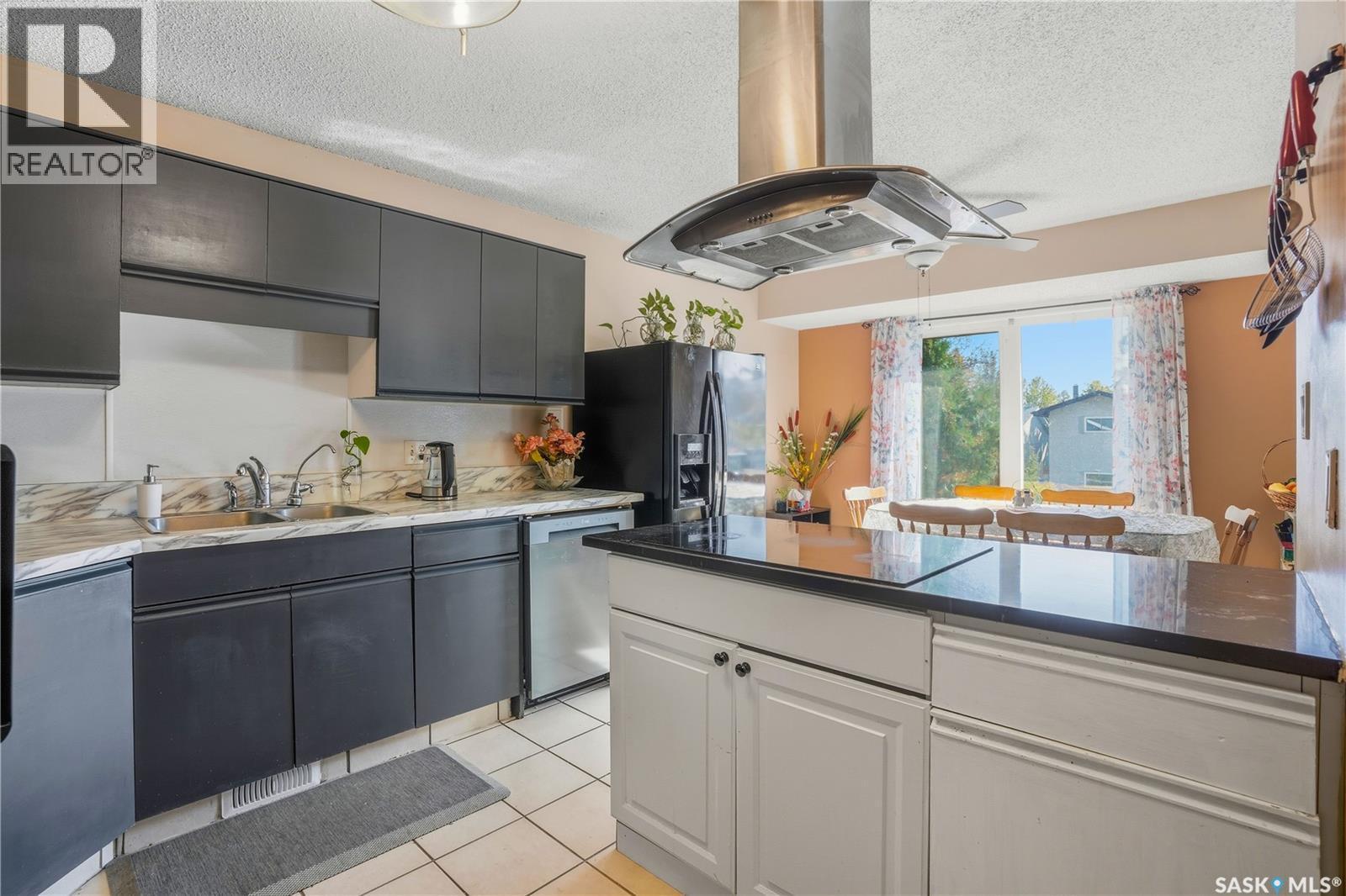 882 Samuels Crescent N, Regina, SK - Indoor Photo Showing Kitchen