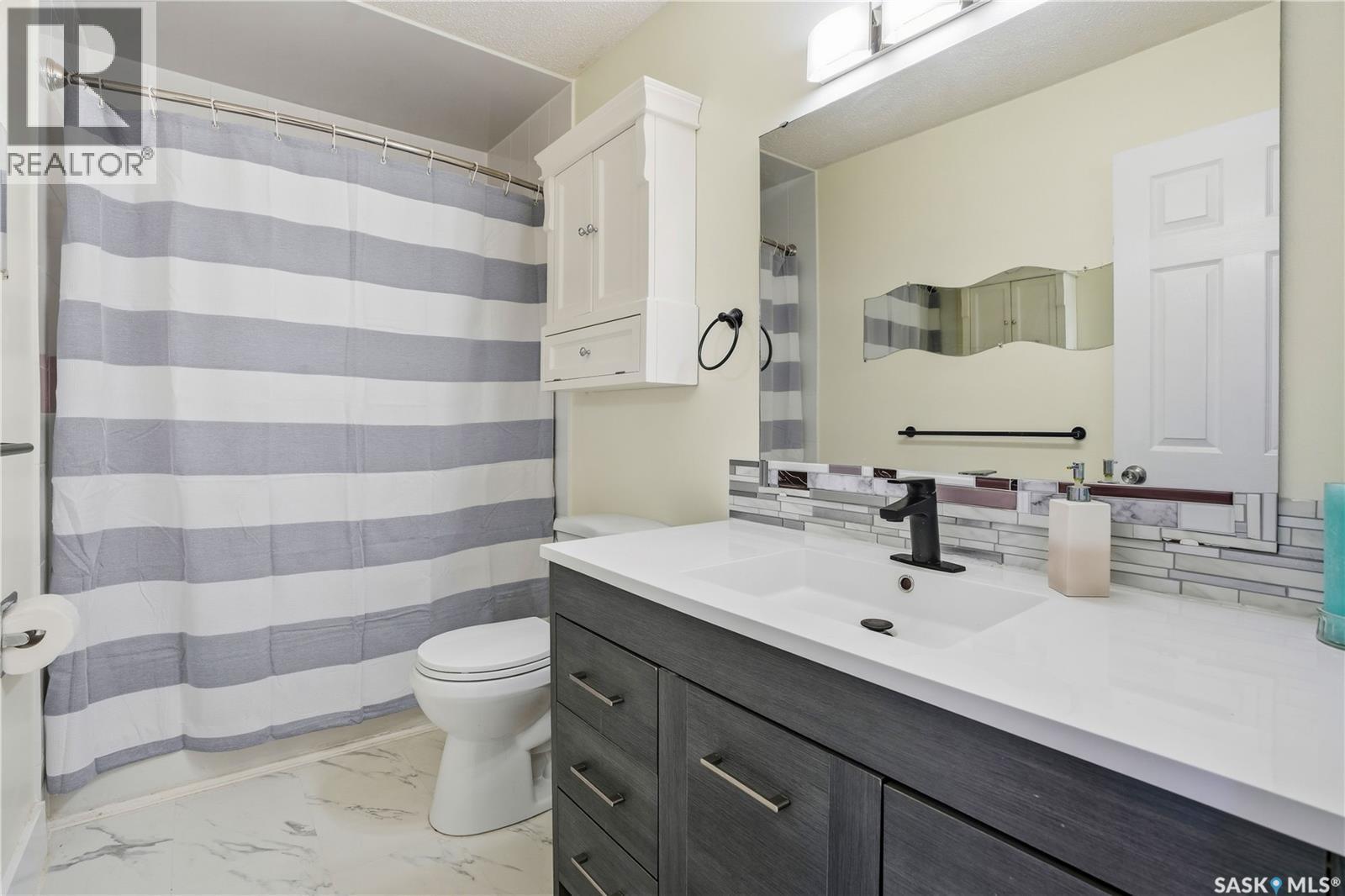 882 Samuels Crescent N, Regina, SK - Indoor Photo Showing Bathroom