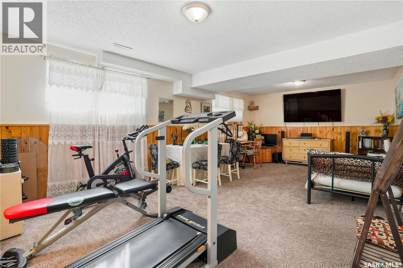 882 Samuels Crescent N, Regina, SK - Indoor Photo Showing Gym Room