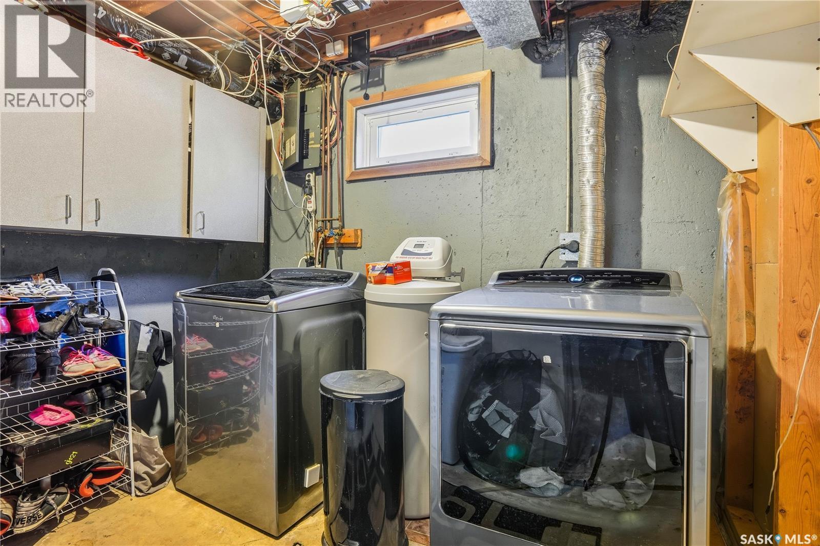 882 Samuels Crescent N, Regina, SK - Indoor Photo Showing Laundry Room