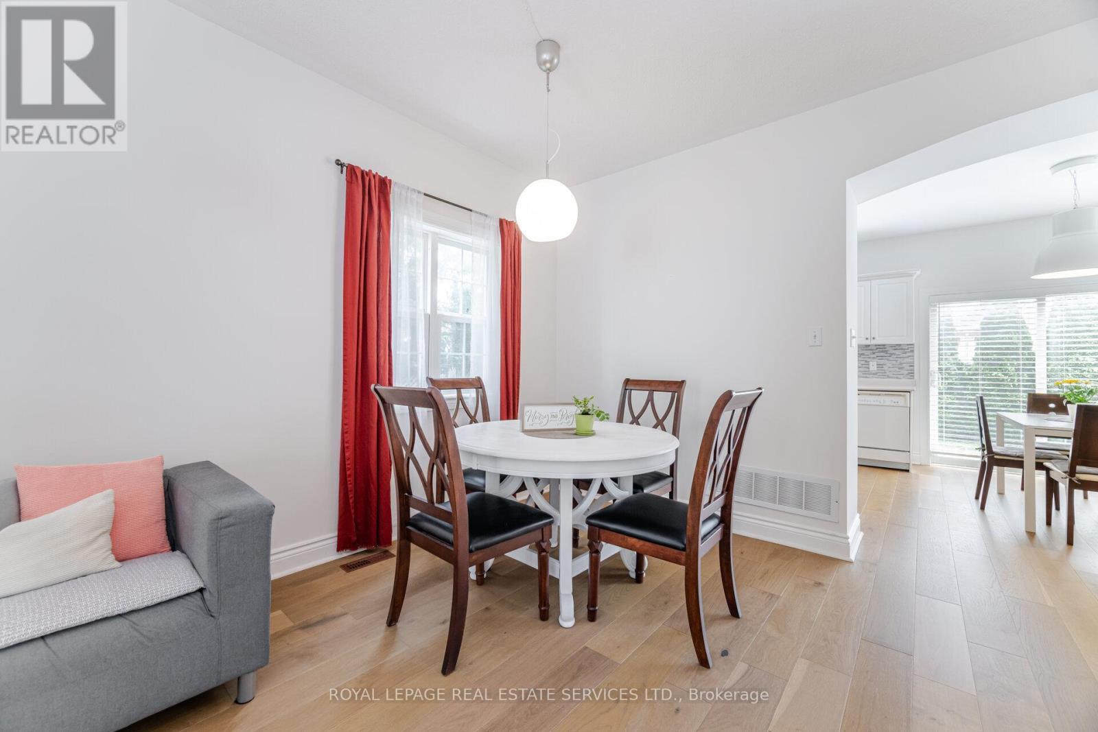 3896 Bloomington Crescent, Mississauga, ON - Indoor Photo Showing Dining Room