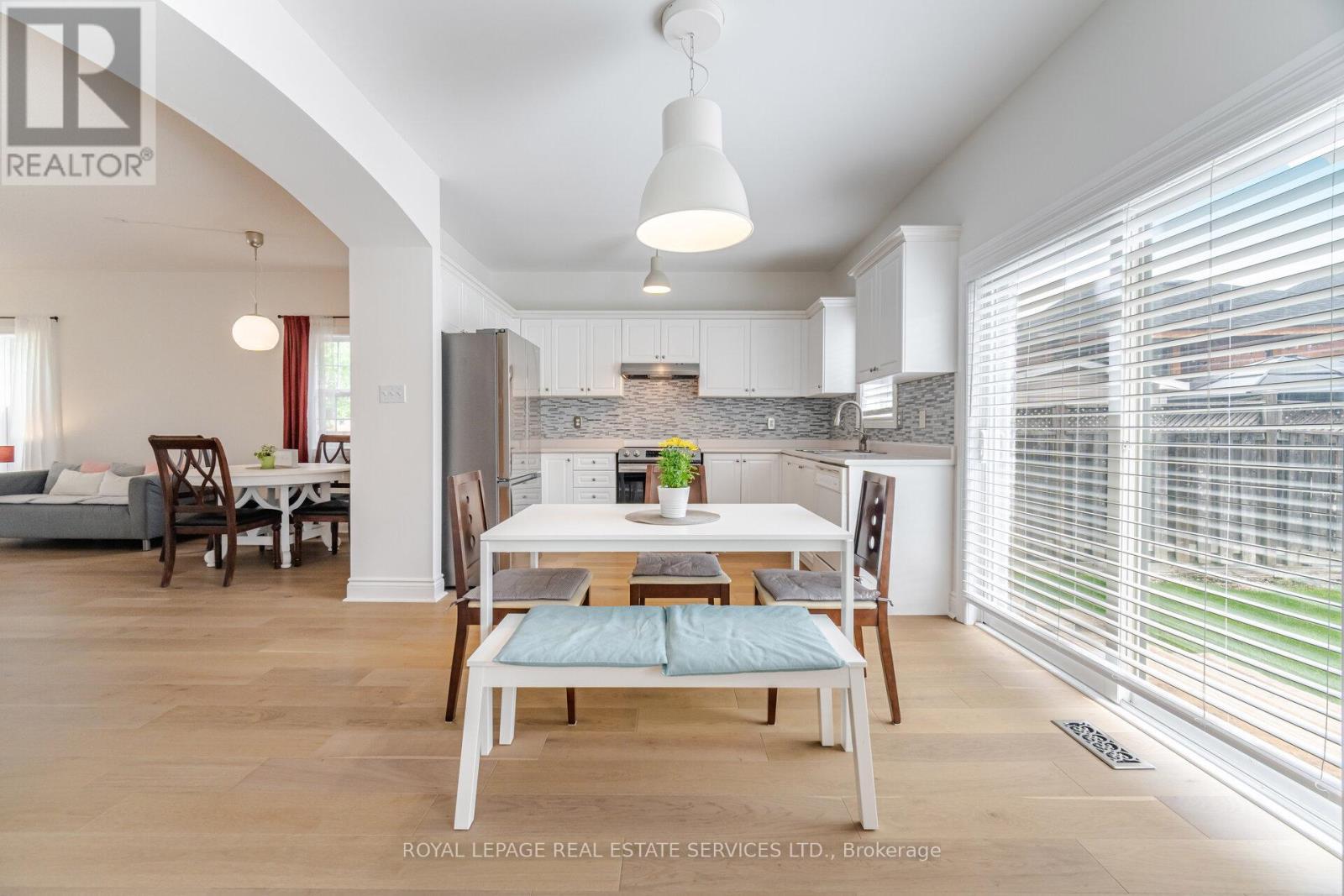 3896 Bloomington Crescent, Mississauga, ON - Indoor Photo Showing Dining Room