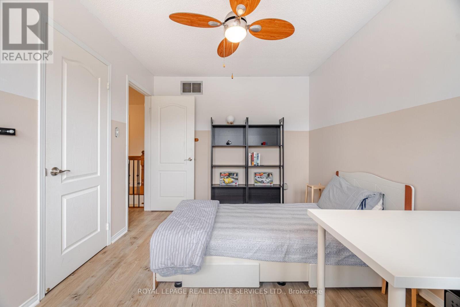 3896 Bloomington Crescent, Mississauga, ON - Indoor Photo Showing Bedroom