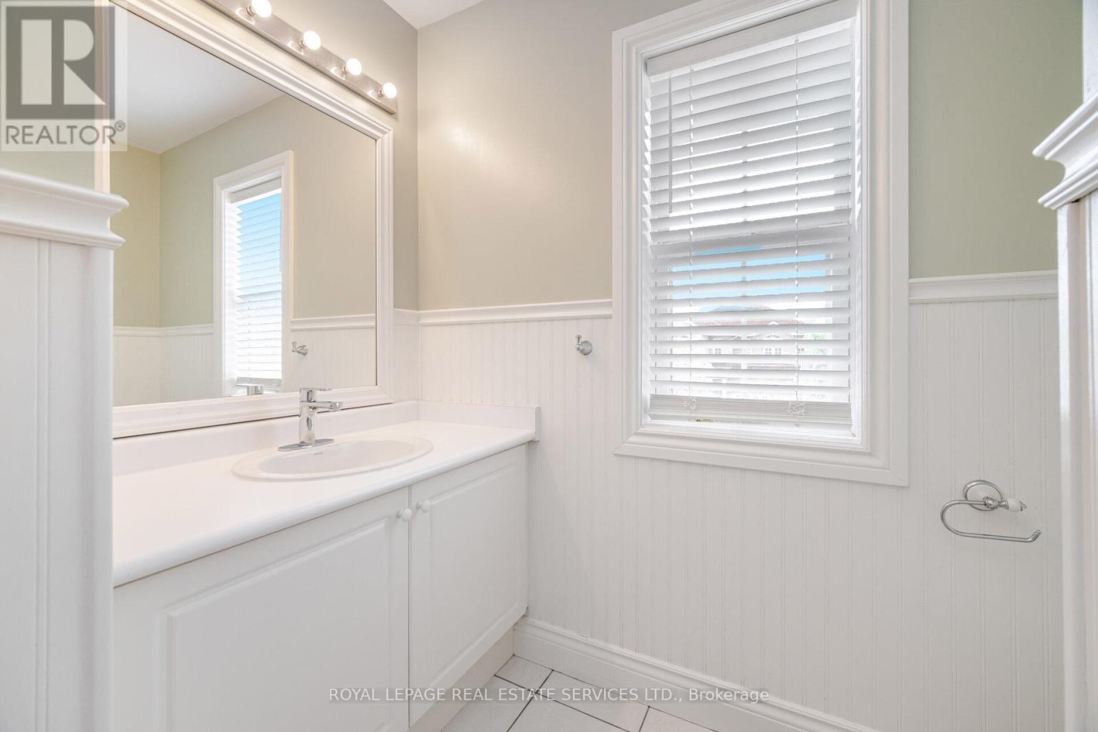 3896 Bloomington Crescent, Mississauga, ON - Indoor Photo Showing Bathroom