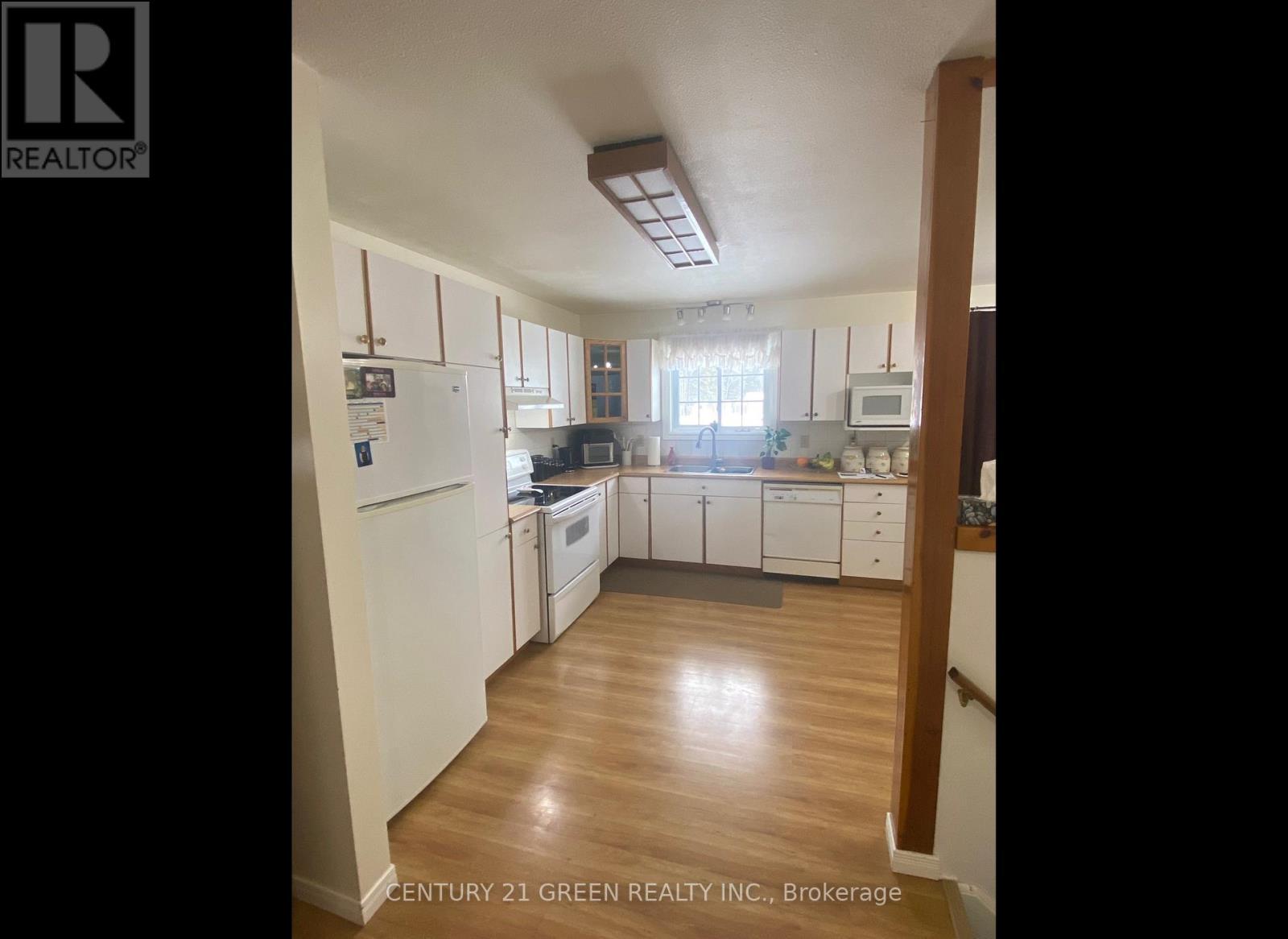 9 Fitz Avenue, South River, ON - Indoor Photo Showing Kitchen