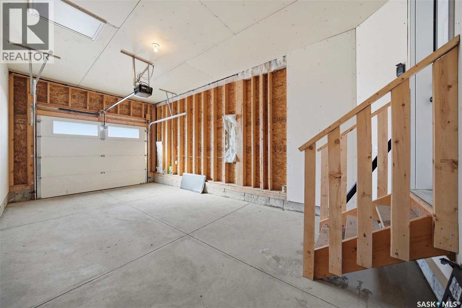 16 1003 Evergreen Boulevard, Saskatoon, SK - Indoor Photo Showing Garage