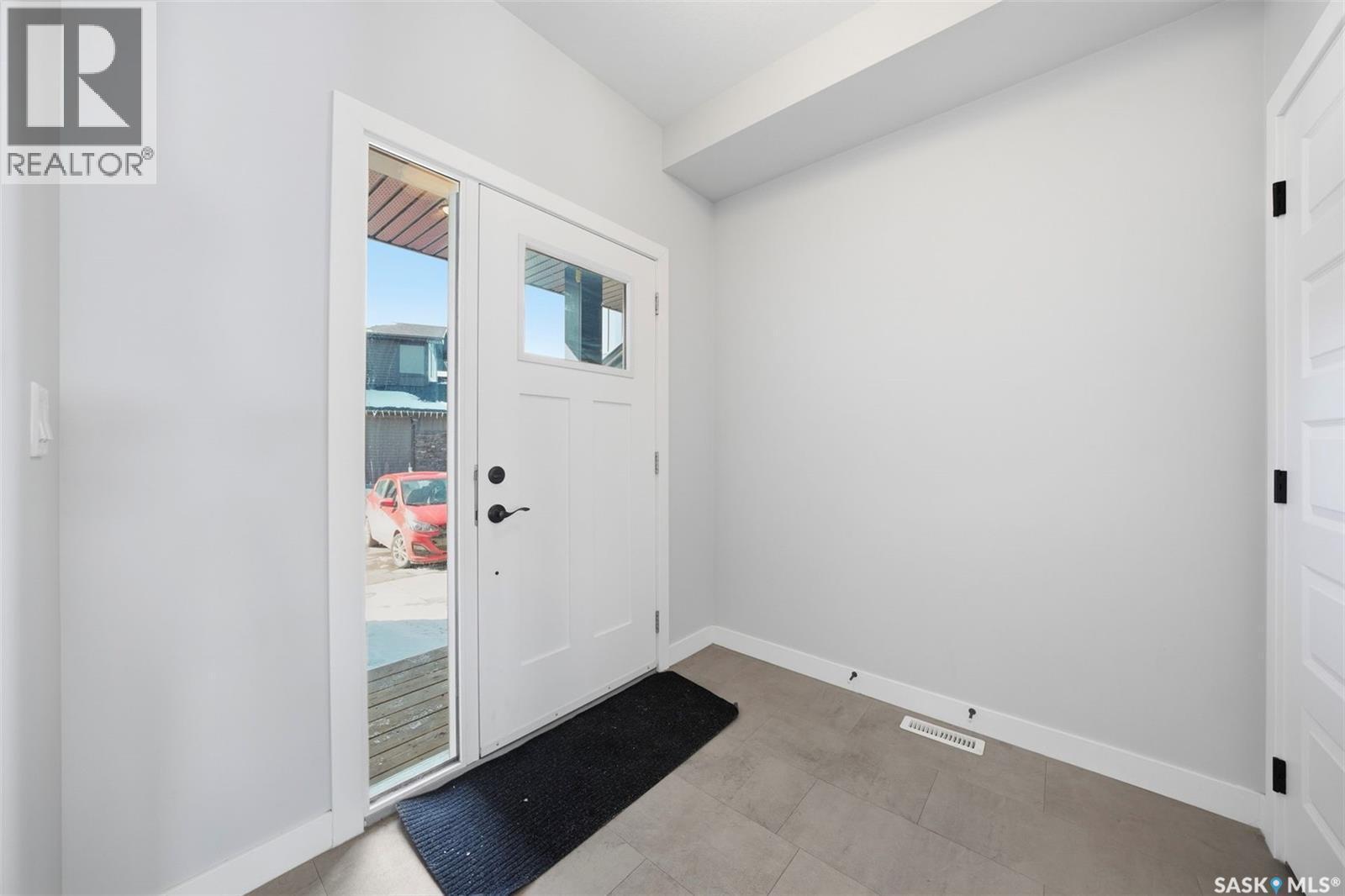 16 1003 Evergreen Boulevard, Saskatoon, SK - Indoor Photo Showing Other Room