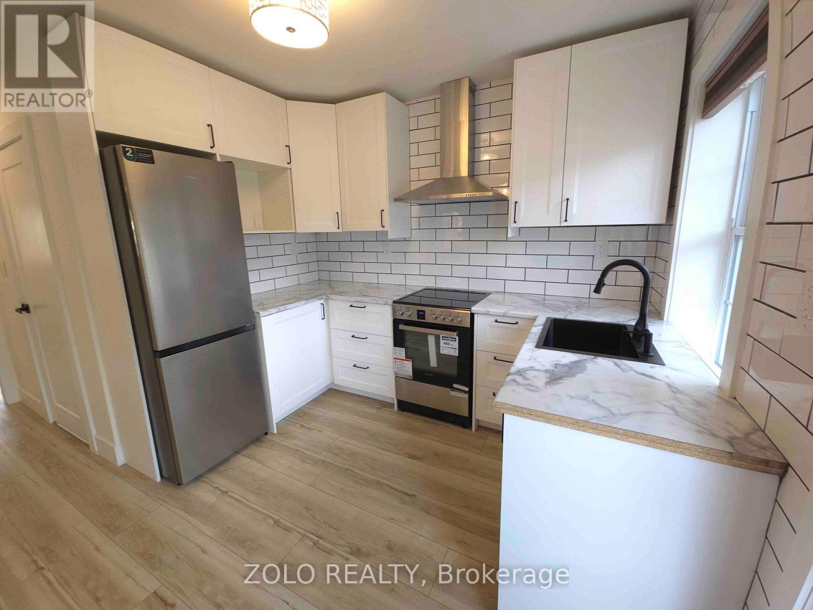 1504 King Street E, Hamilton, ON - Indoor Photo Showing Kitchen