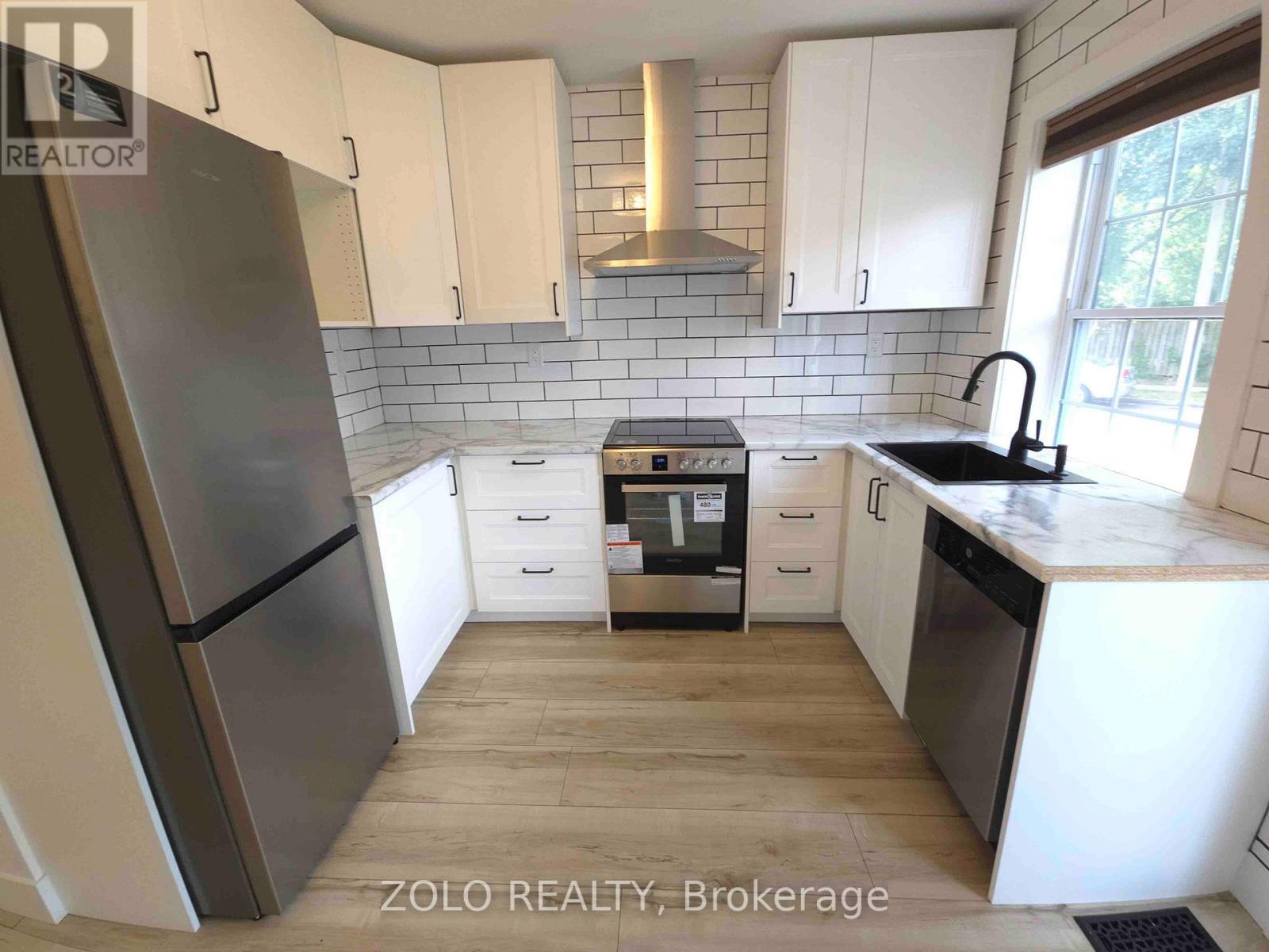 1504 King Street E, Hamilton, ON - Indoor Photo Showing Kitchen With Upgraded Kitchen