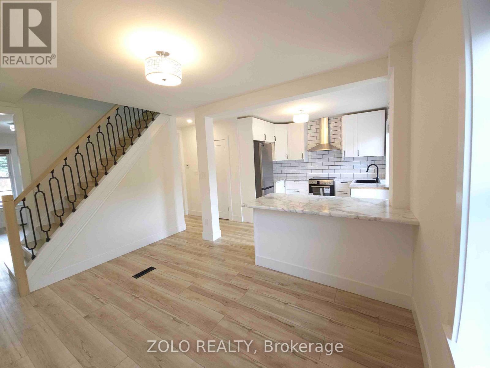 1504 King Street E, Hamilton, ON - Indoor Photo Showing Kitchen