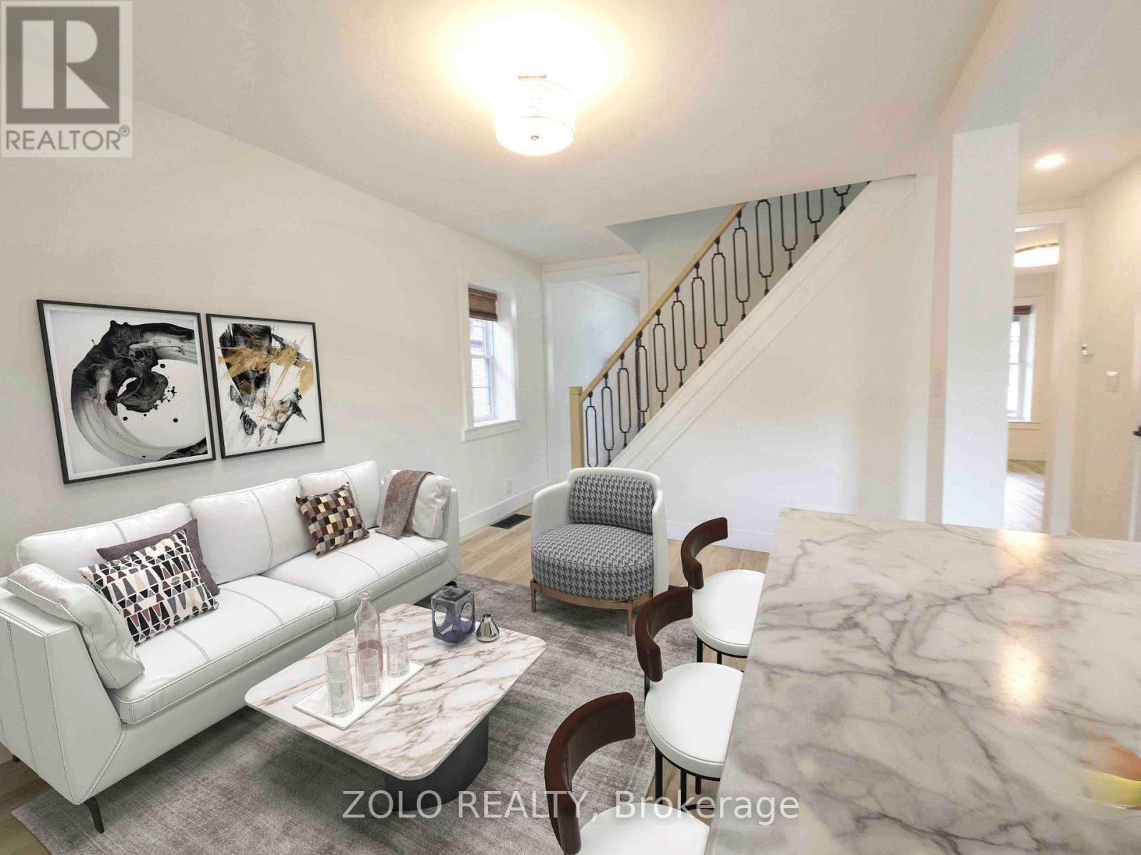 1504 King Street E, Hamilton, ON - Indoor Photo Showing Living Room