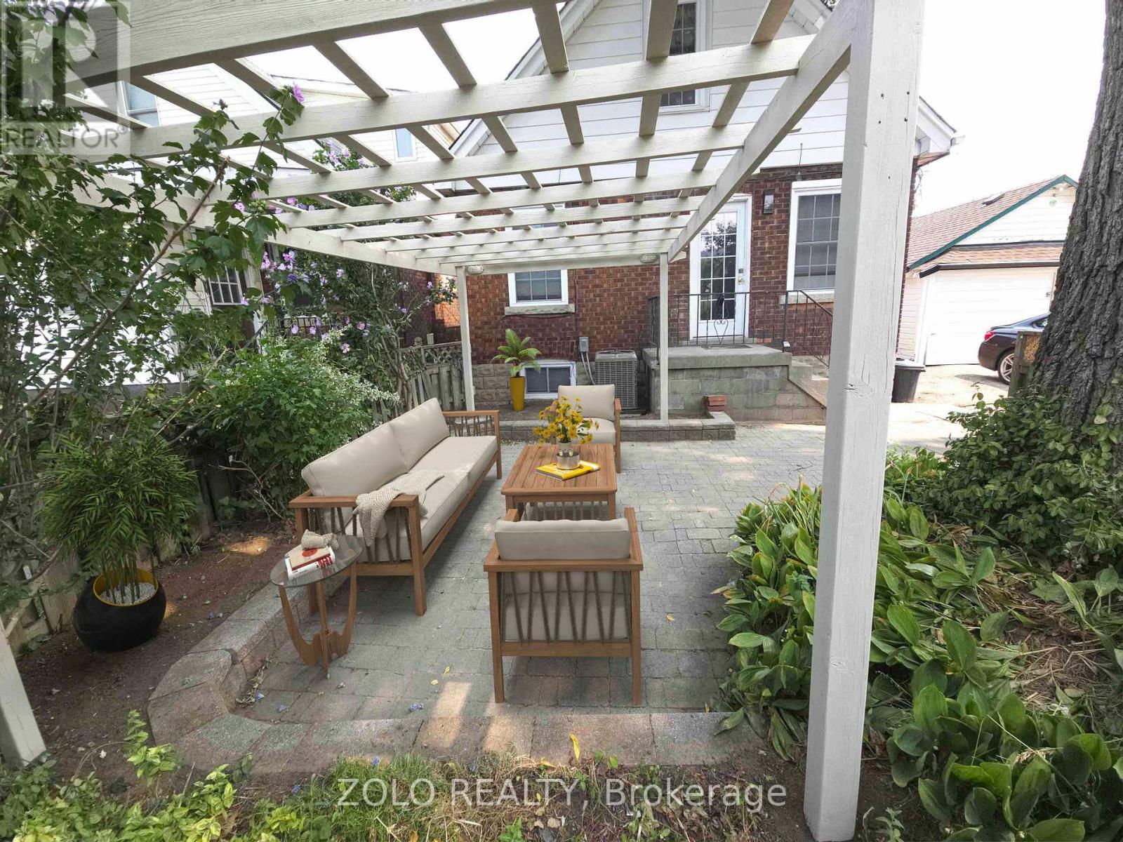 1504 King Street E, Hamilton, ON - Outdoor