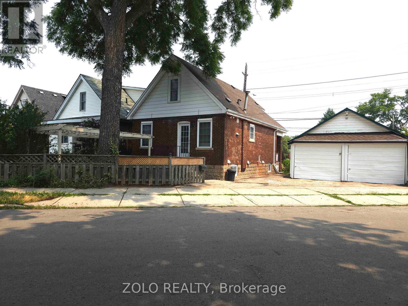 1504 King Street E, Hamilton, ON - Outdoor