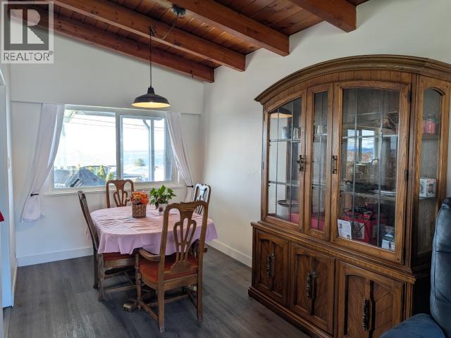4029 Joyce Ave, Powell River, BC - Indoor Photo Showing Dining Room