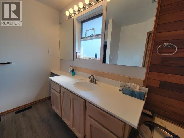 4029 Joyce Ave, Powell River, BC - Indoor Photo Showing Bathroom