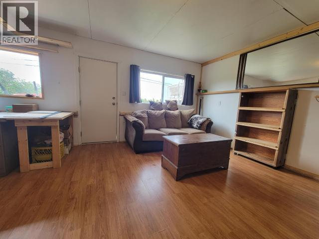4029 Joyce Ave, Powell River, BC - Indoor Photo Showing Living Room