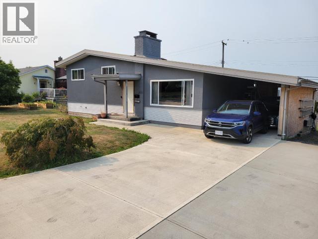 4029 Joyce Ave, Powell River, BC - Outdoor