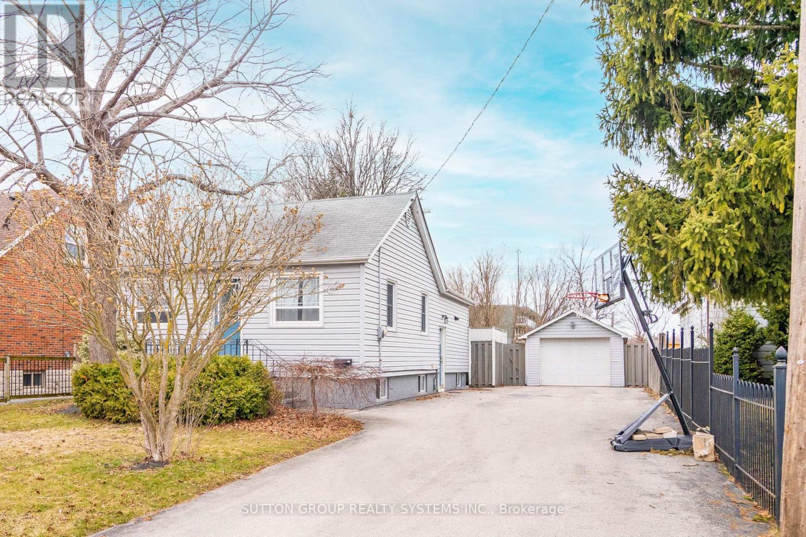 2399 Glenwood School Drive, Burlington, ON - Outdoor