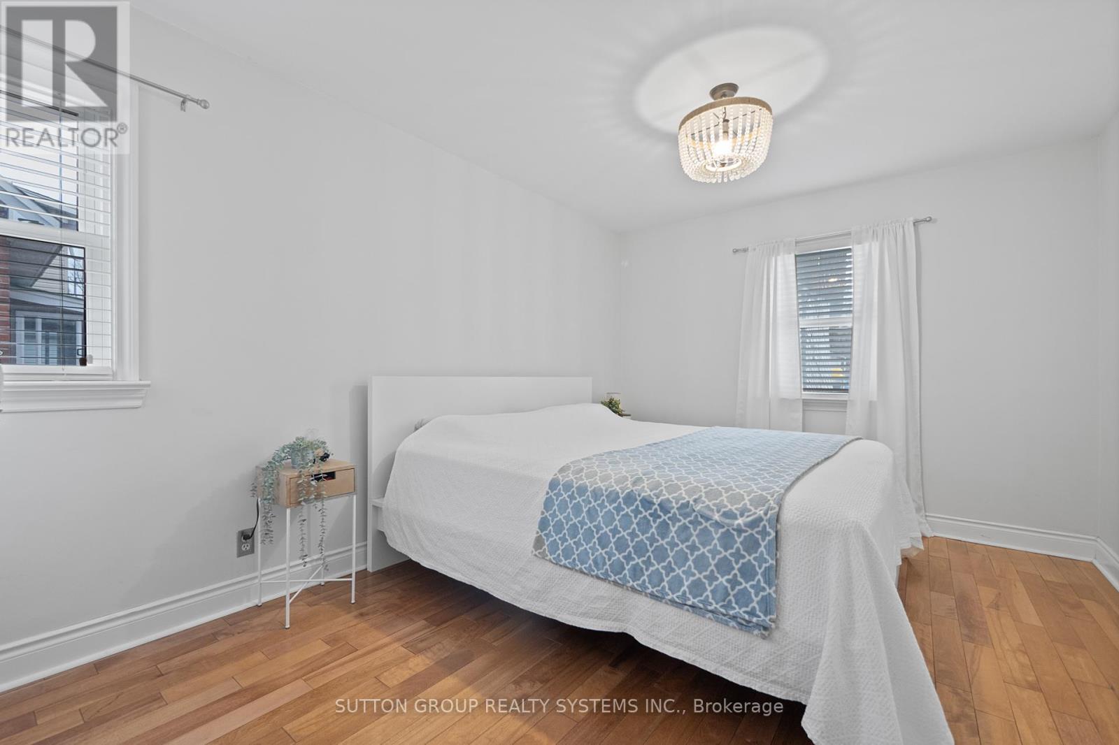 2399 Glenwood School Drive, Burlington, ON - Indoor Photo Showing Bedroom