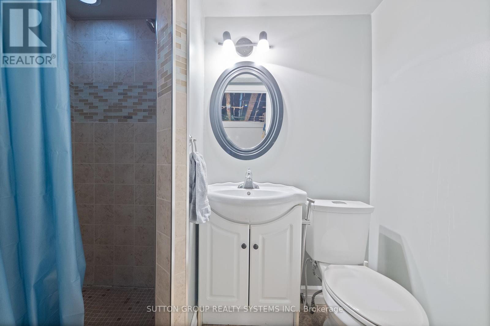 2399 Glenwood School Drive, Burlington, ON - Indoor Photo Showing Bathroom