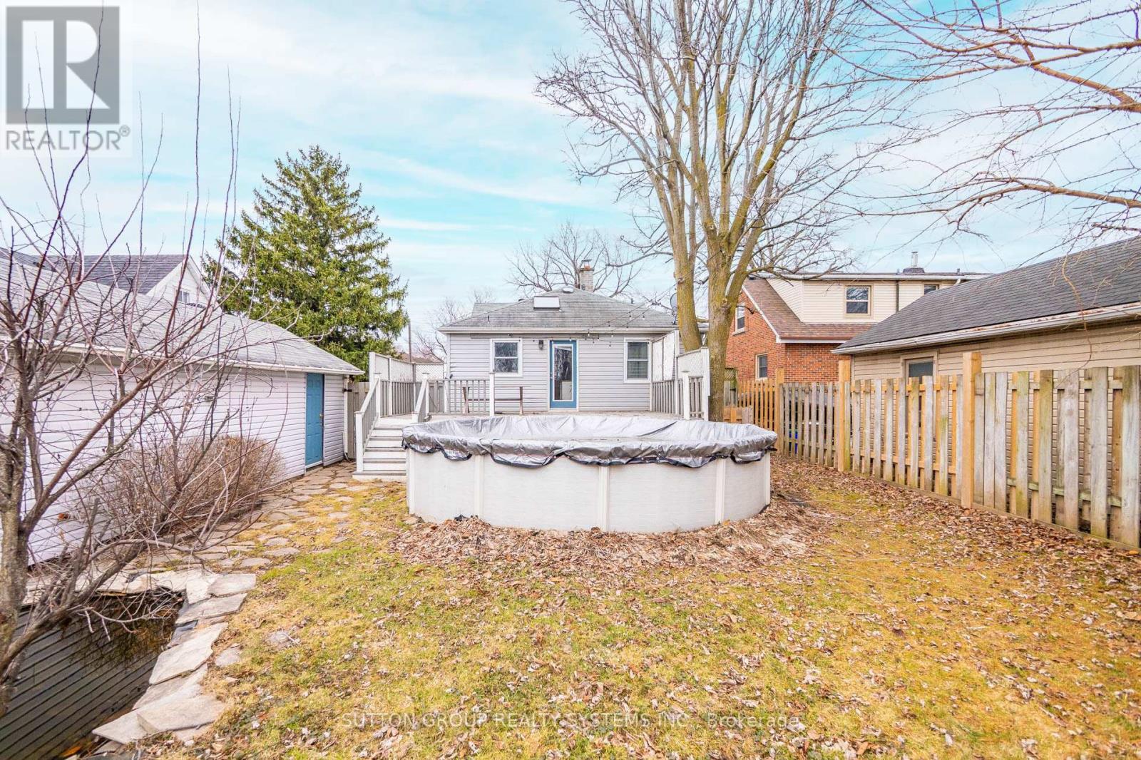 2399 Glenwood School Drive, Burlington, ON - Outdoor With Above Ground Pool